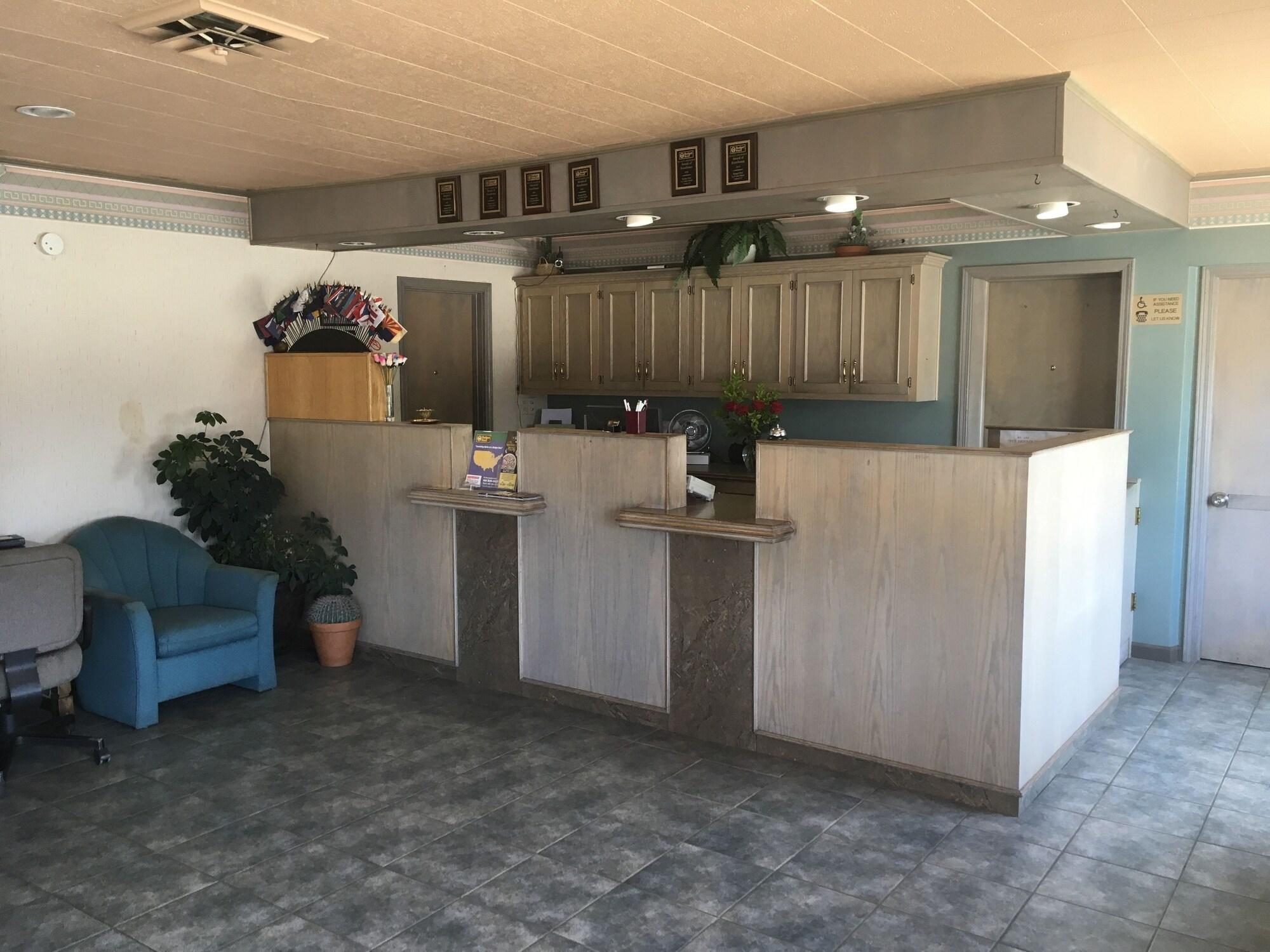 Varios Budget Inn La Fonda Motel