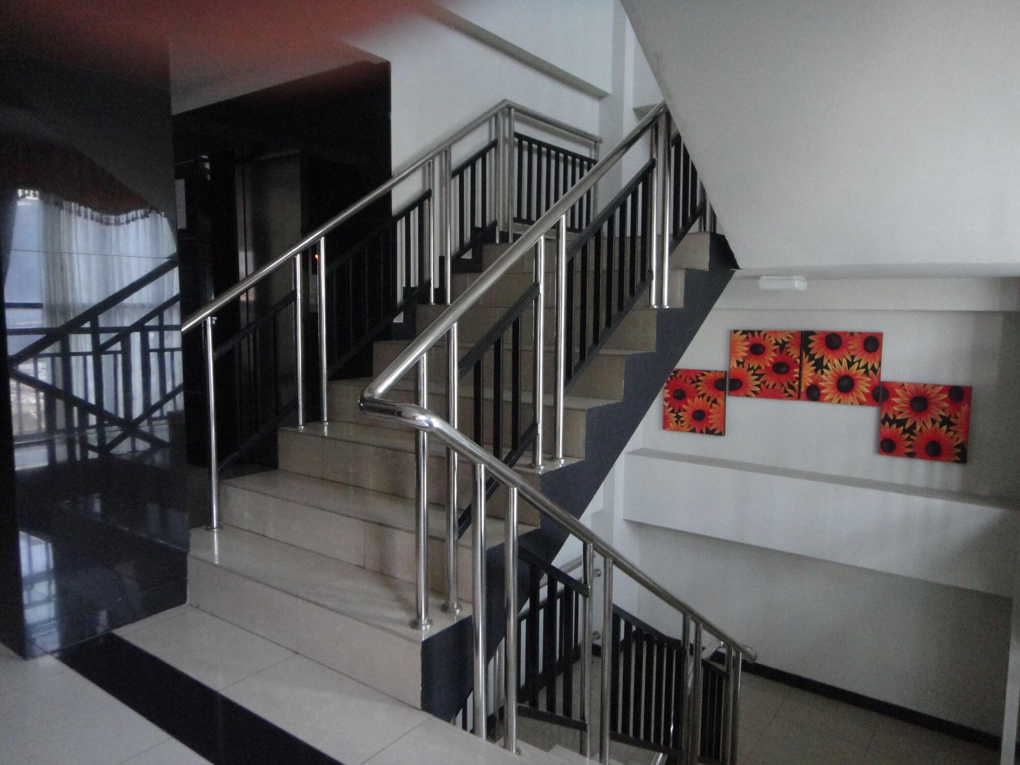 Varios KARSA UTAMA HOTEL