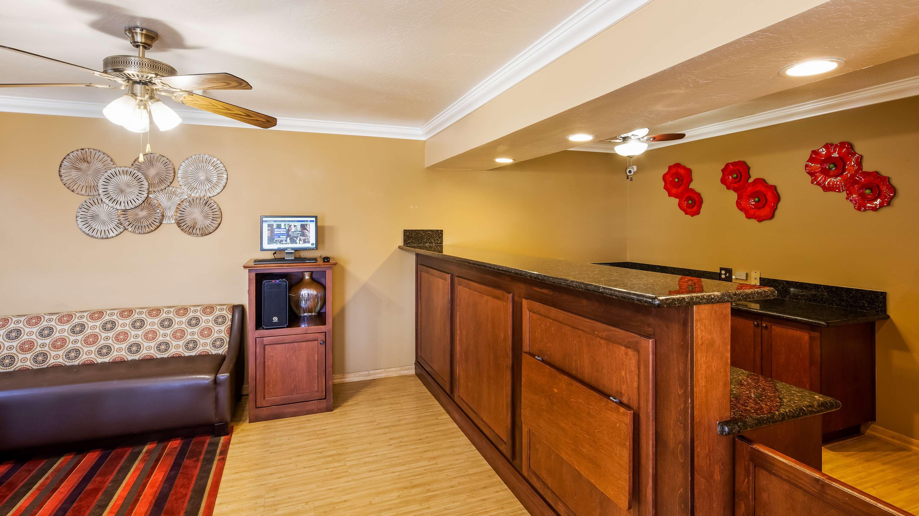 Vista Lobby Best Western Hanford Inn