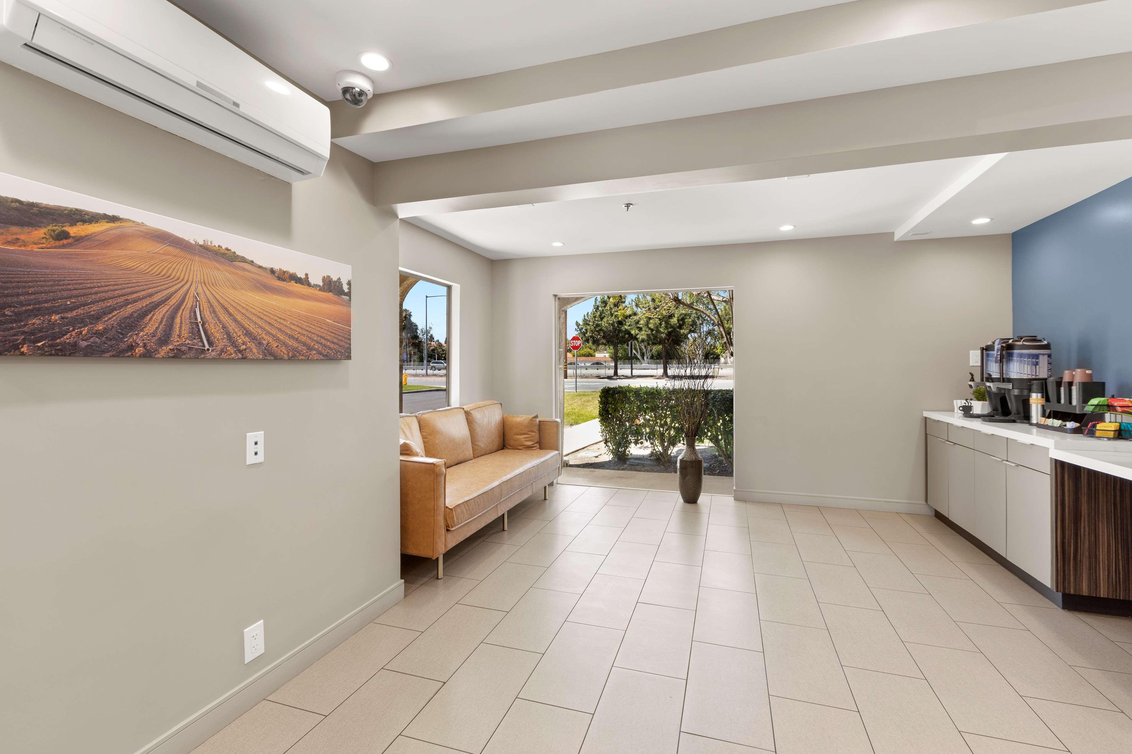 Vista Lobby Good Nite Inn Camarillo