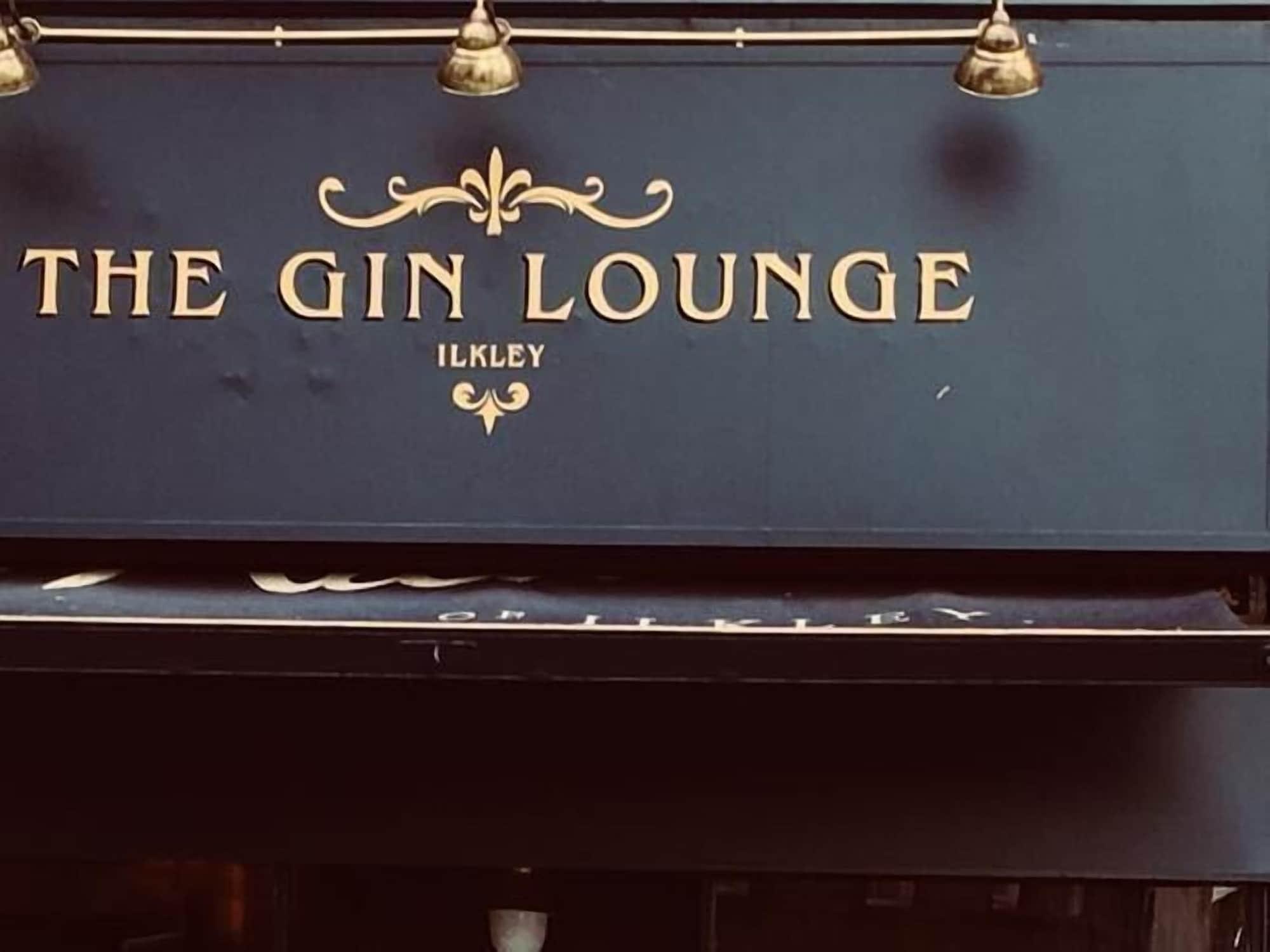 Vista Exterior Gin Lounge Rooms