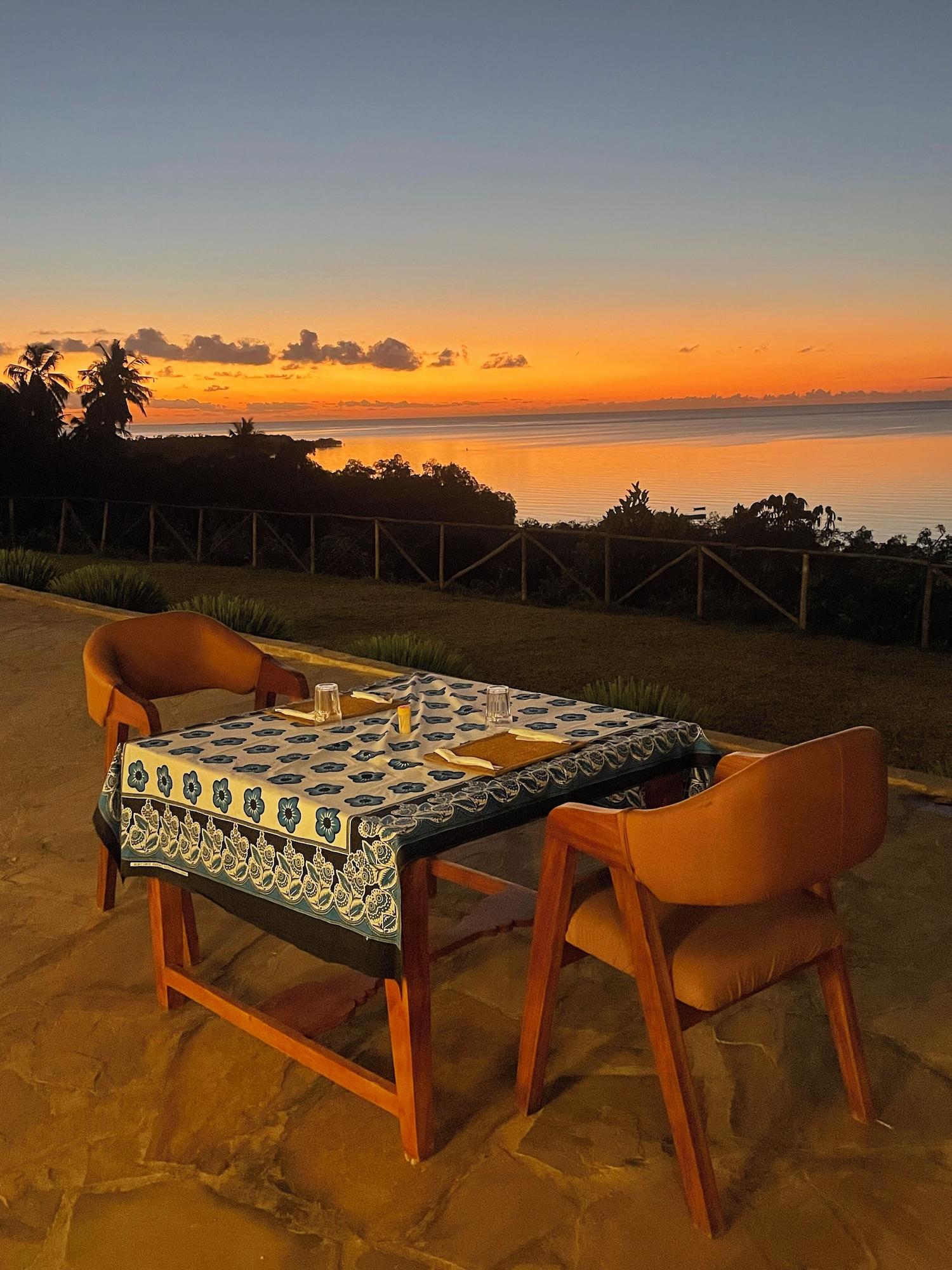 Vista Exterior Waterfall Retreat