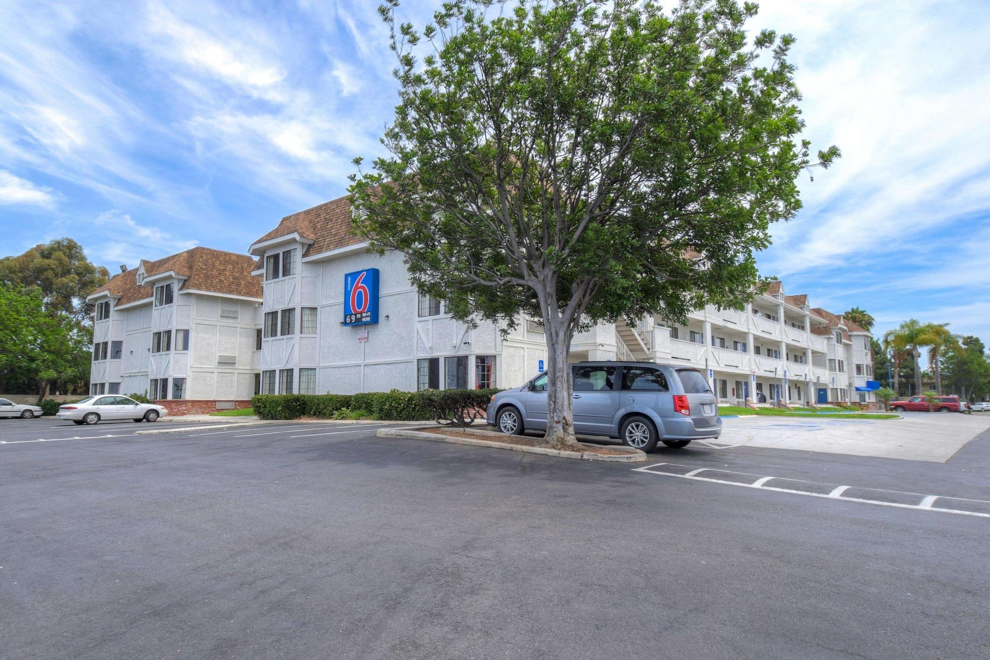 Vista Exterior Motel 6 Chula Vista, CA - San Diego