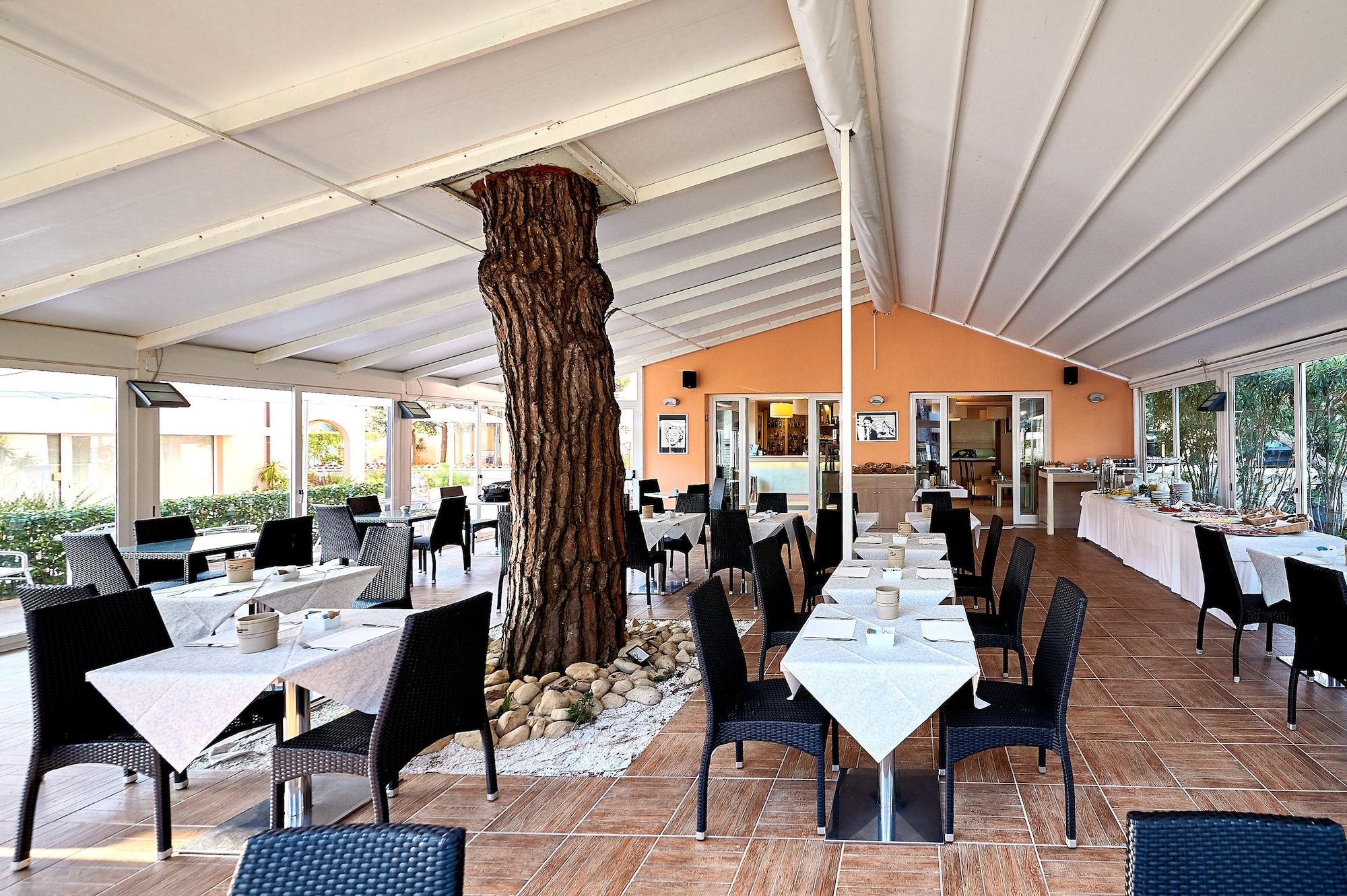 Bar/Salón Bolgheri Marina Resort ex Varo Village