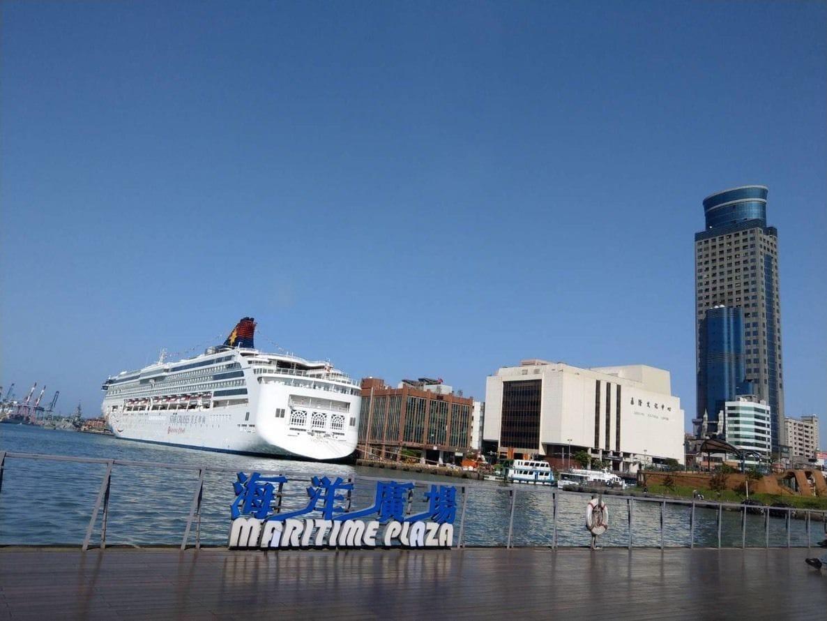 Vista Exterior Rhineinn Hotel