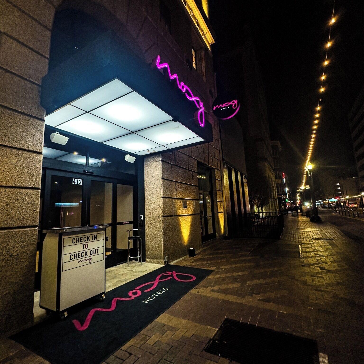 Vista Exterior Moxy Houston Downtown