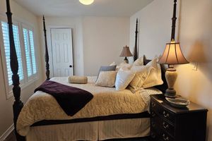 Alquiler Temporario - 4 Minute drive to casino. Lake, park, marina, restaurants, stores 5 minute walk