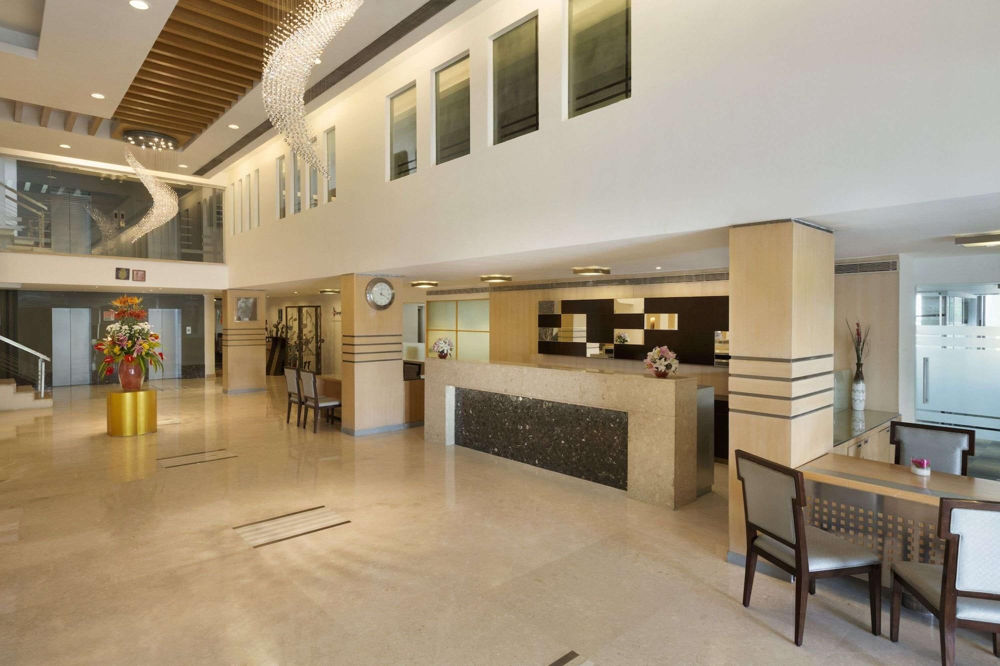 Vista Lobby Ramada by Wyndham Chennai Egmore