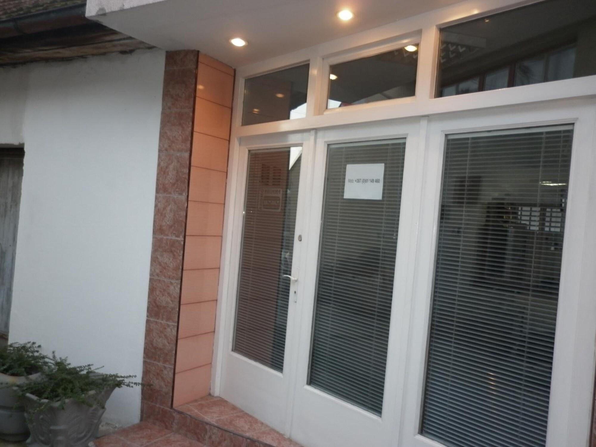 Vista Exterior Kingdom Rooms Visoko