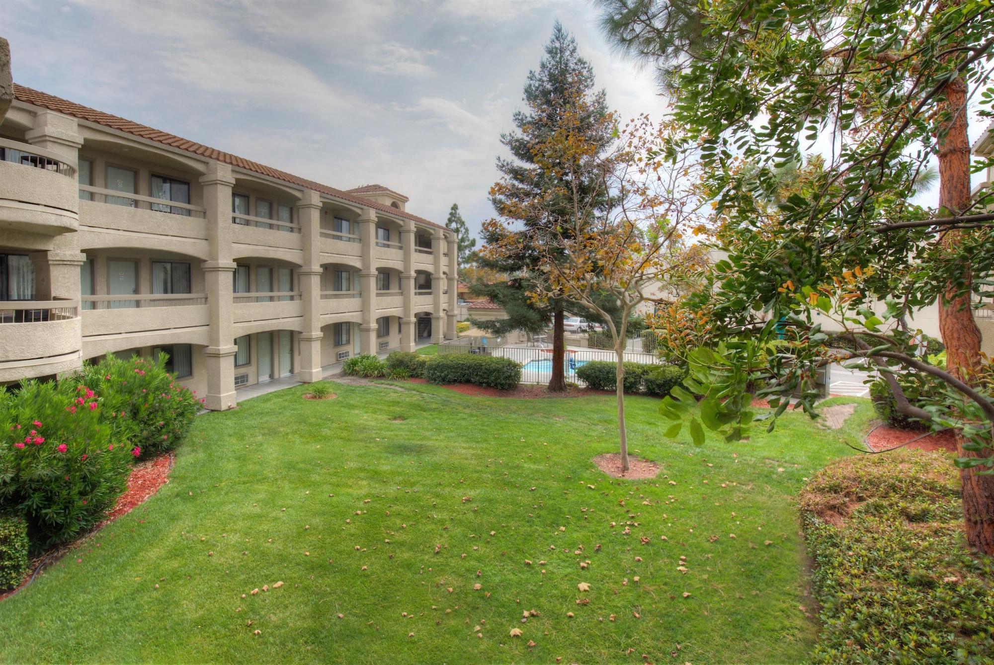 Vista Exterior Good Nite Inn Fremont