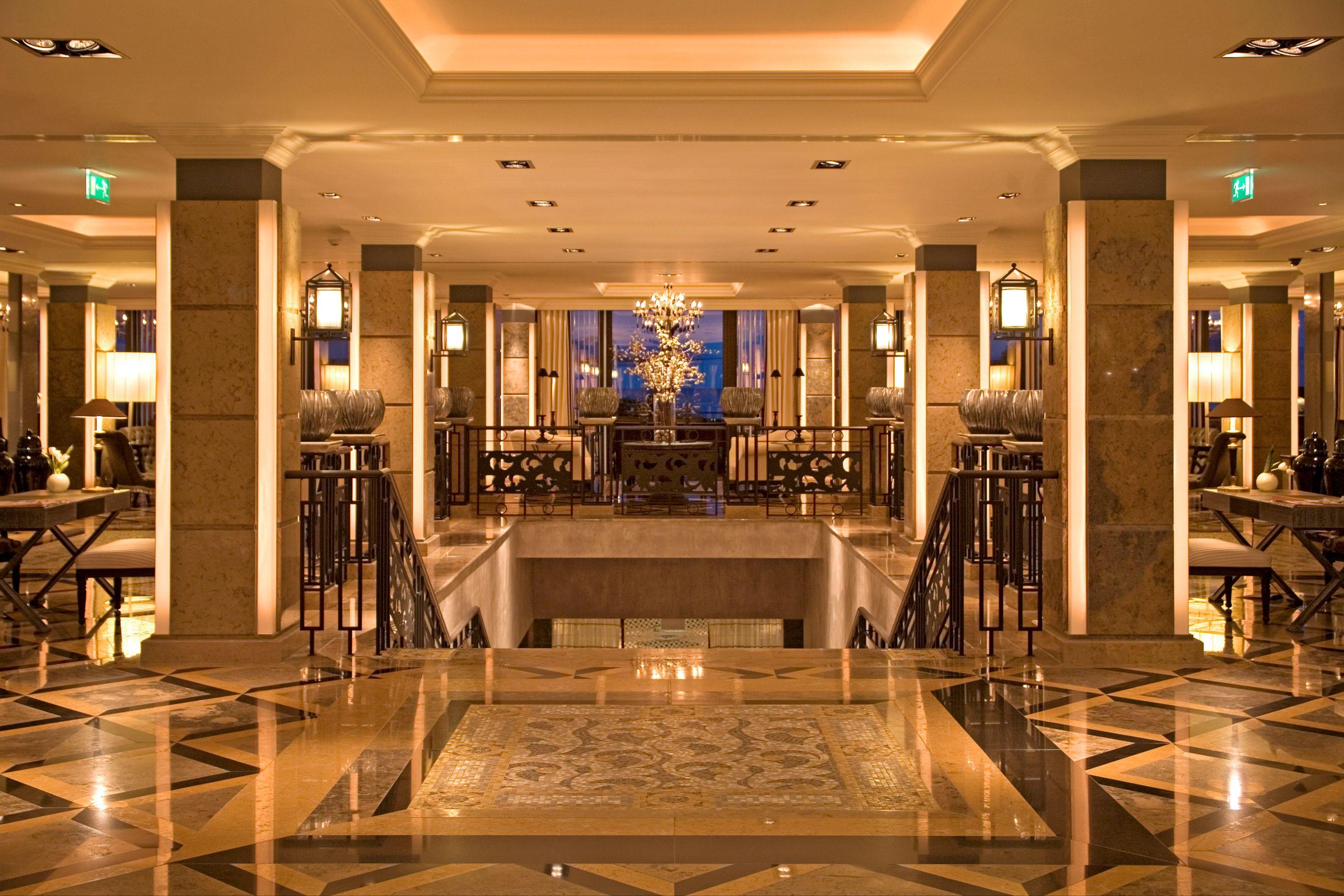 Vista Lobby Grande Real Villa Italia