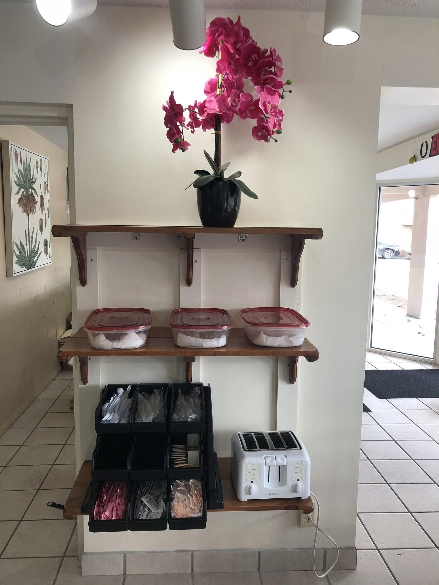 Restaurant Knights Inn Oswego