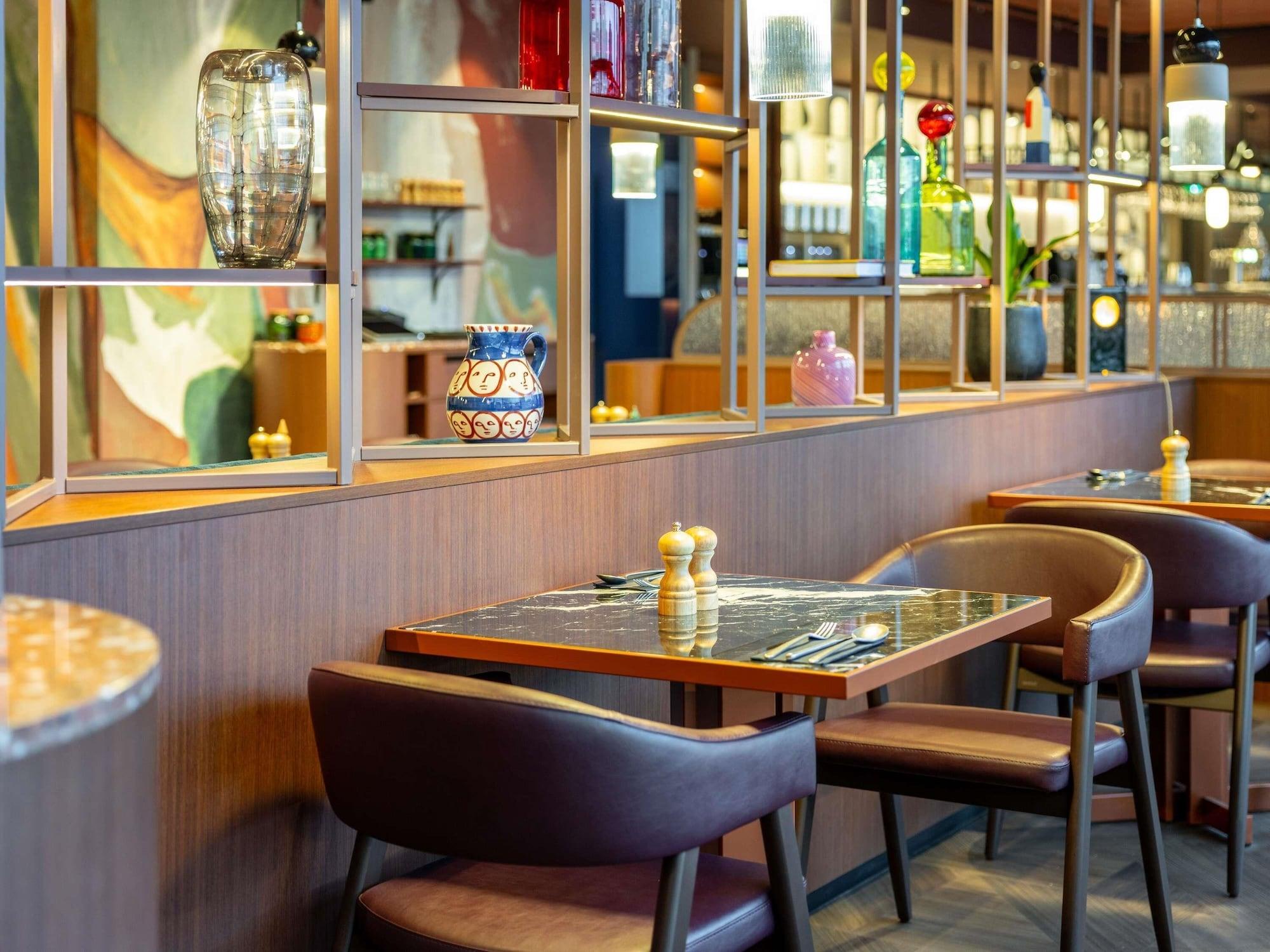 Bar/Salón TRIBE Hotel Den Haag Centraal - Opened December 2025