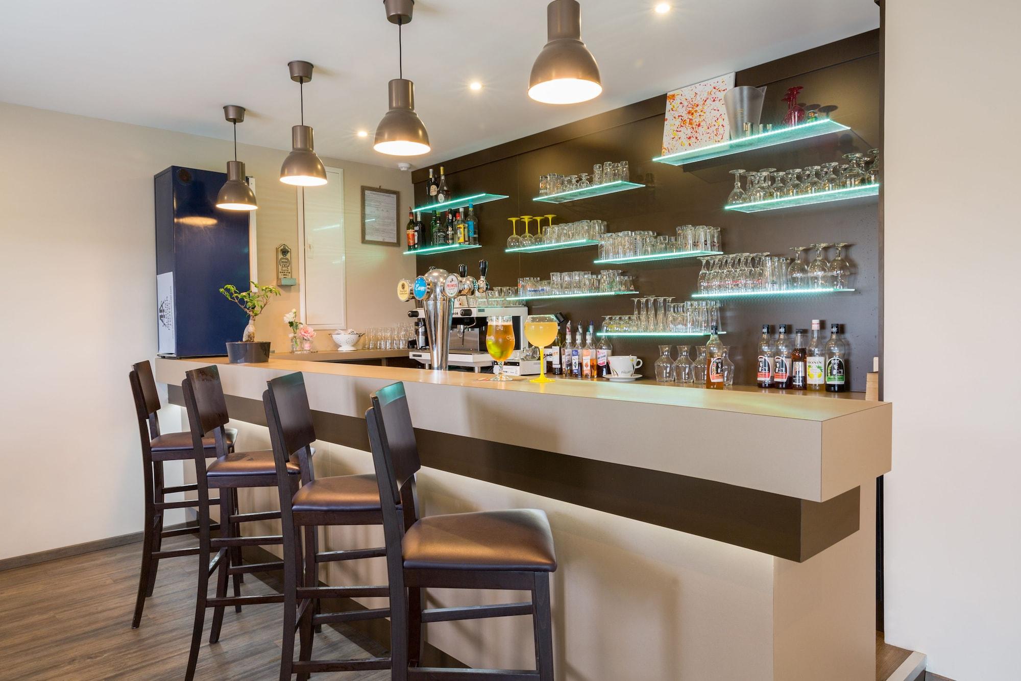 Bar/Salón The Originals City, le Relais des Carnutes Brezolles Verneuil sur Avre