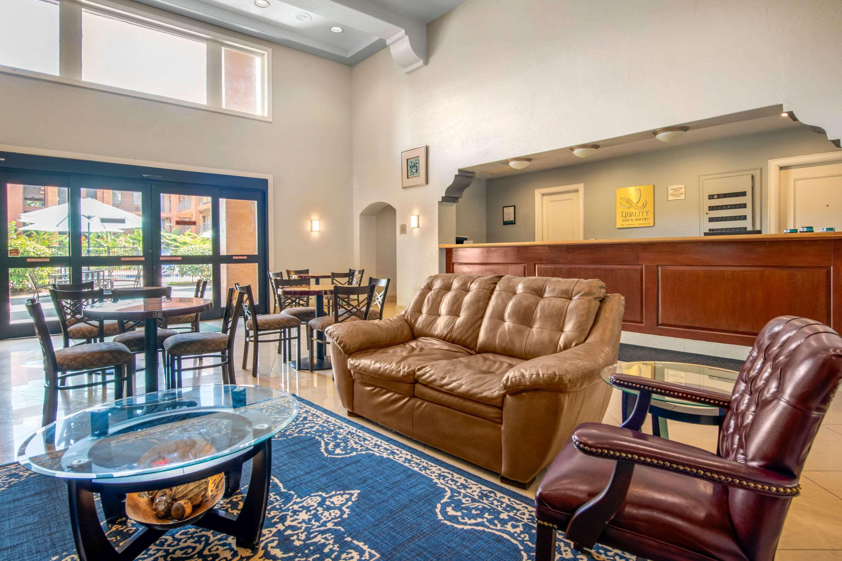 Vista Lobby Quality Inn & Suites Jacksonville-Baymeadows