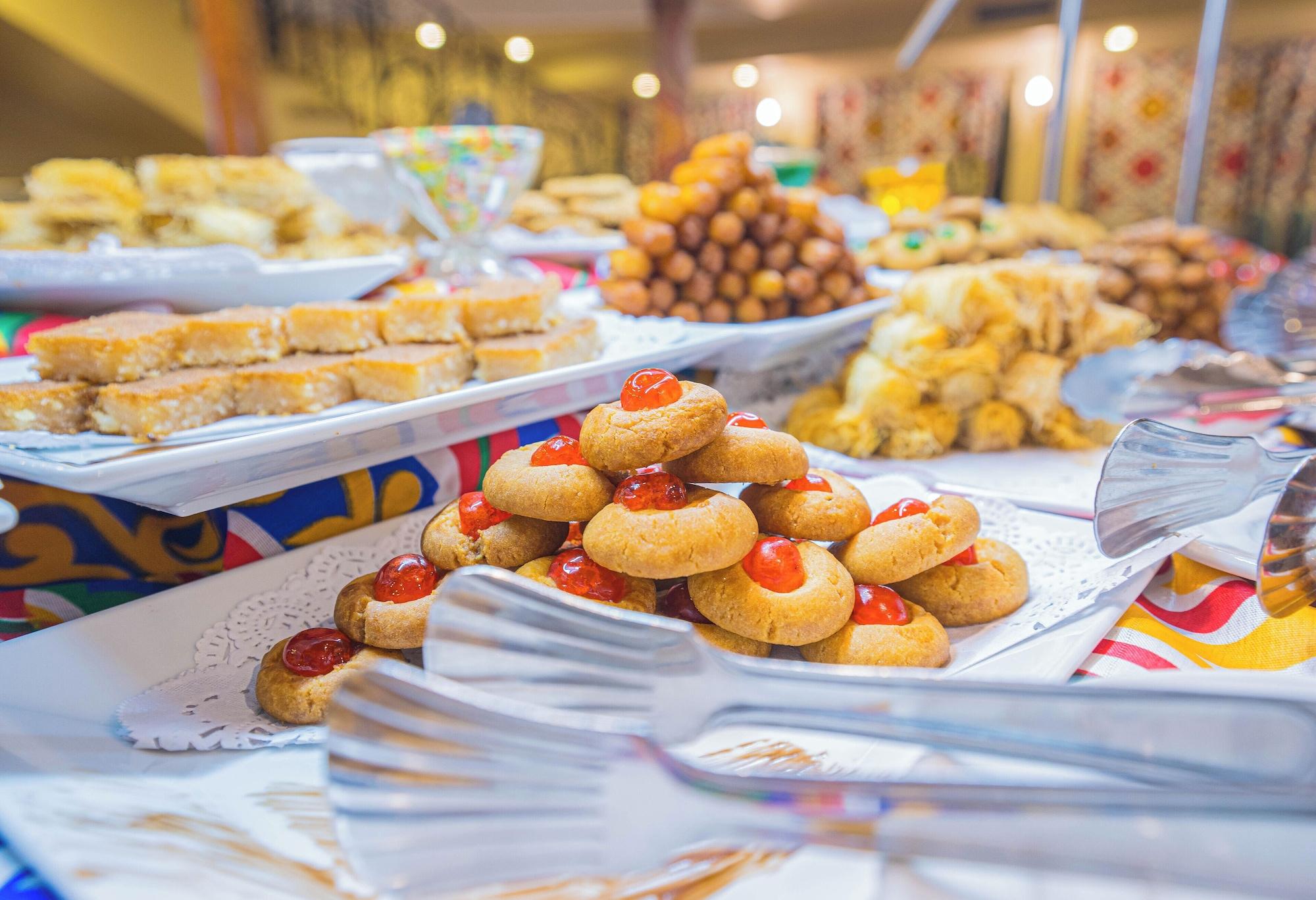 Restaurant 4 Days 3 Nights Nile Cruise Trip from Aswan to Luxor Every Monday, Wednesday and Friday with Guided Tours