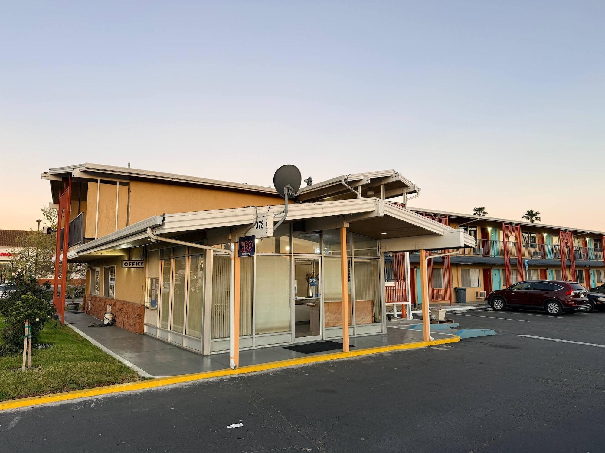 Vista Lobby Heritage Inn