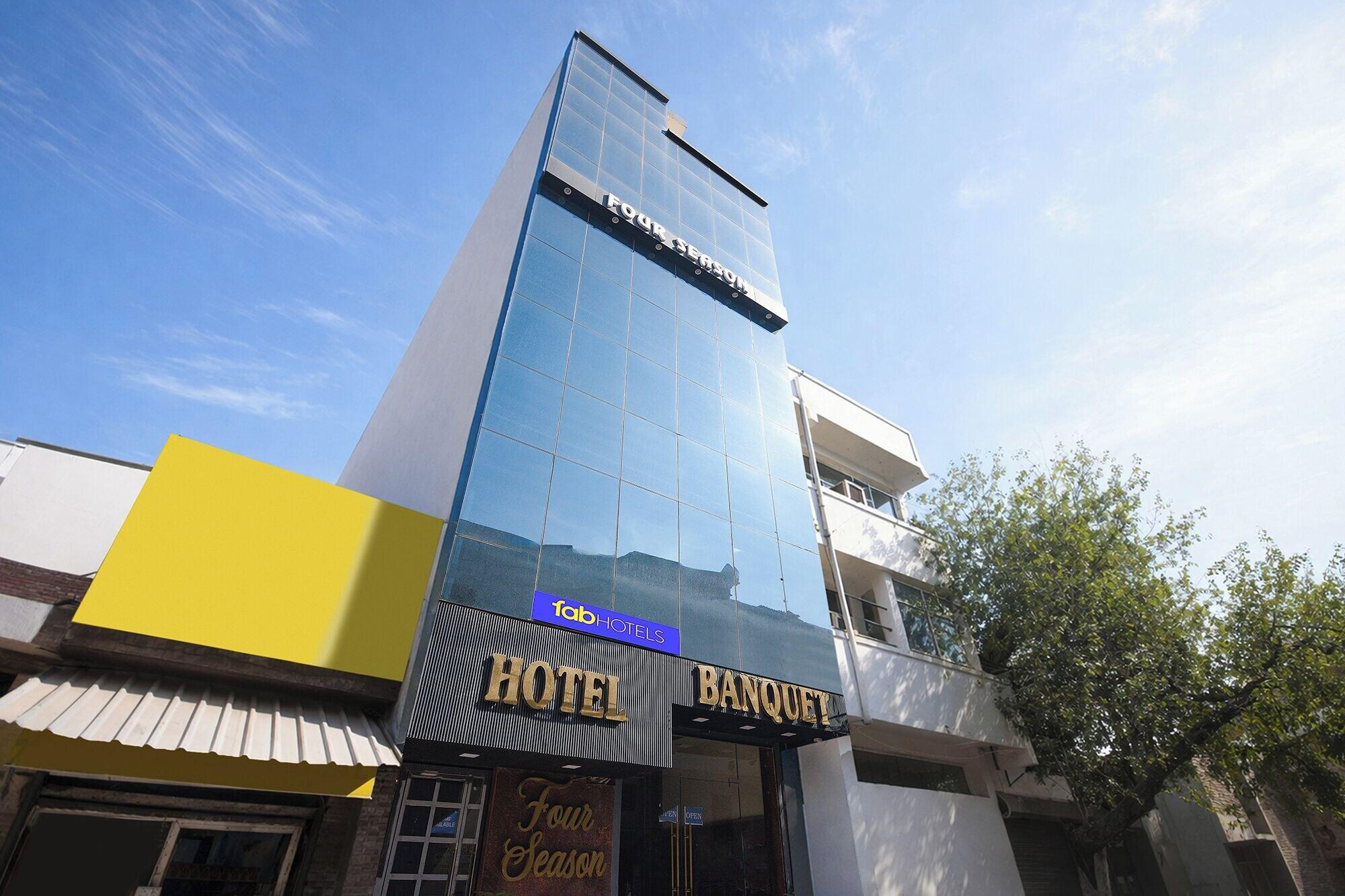 Varios Fabhotel Four Season