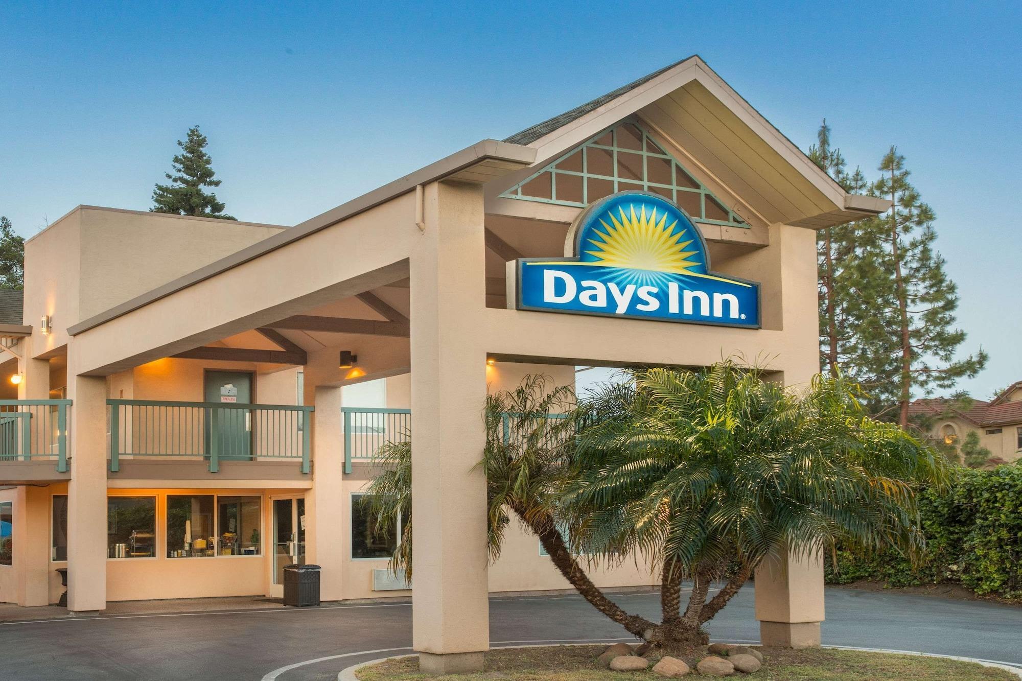 Vista Exterior Days Inn by Wyndham Redwood City