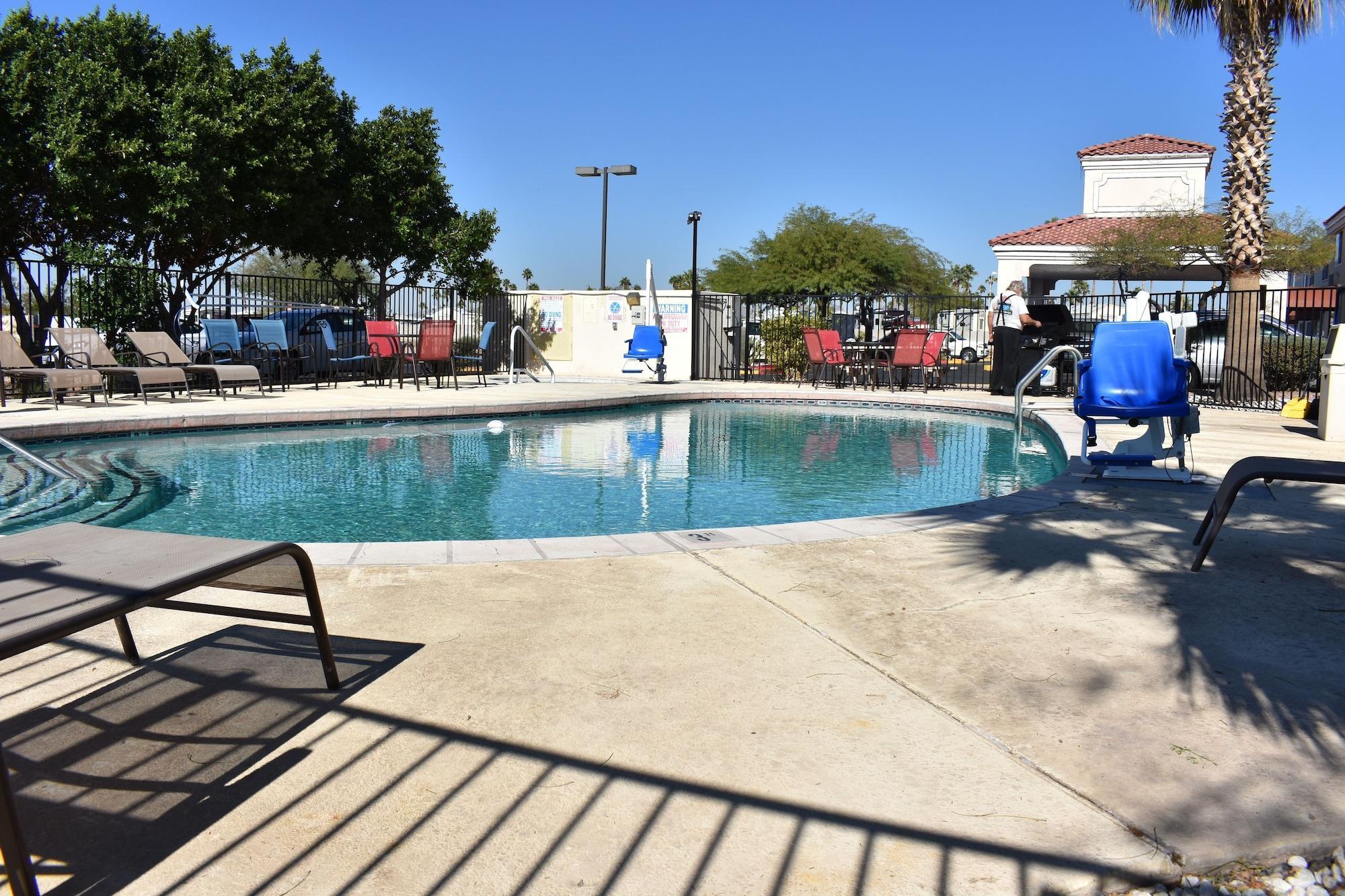 Vista Exterior Motel 6 Apache Junction, AZ