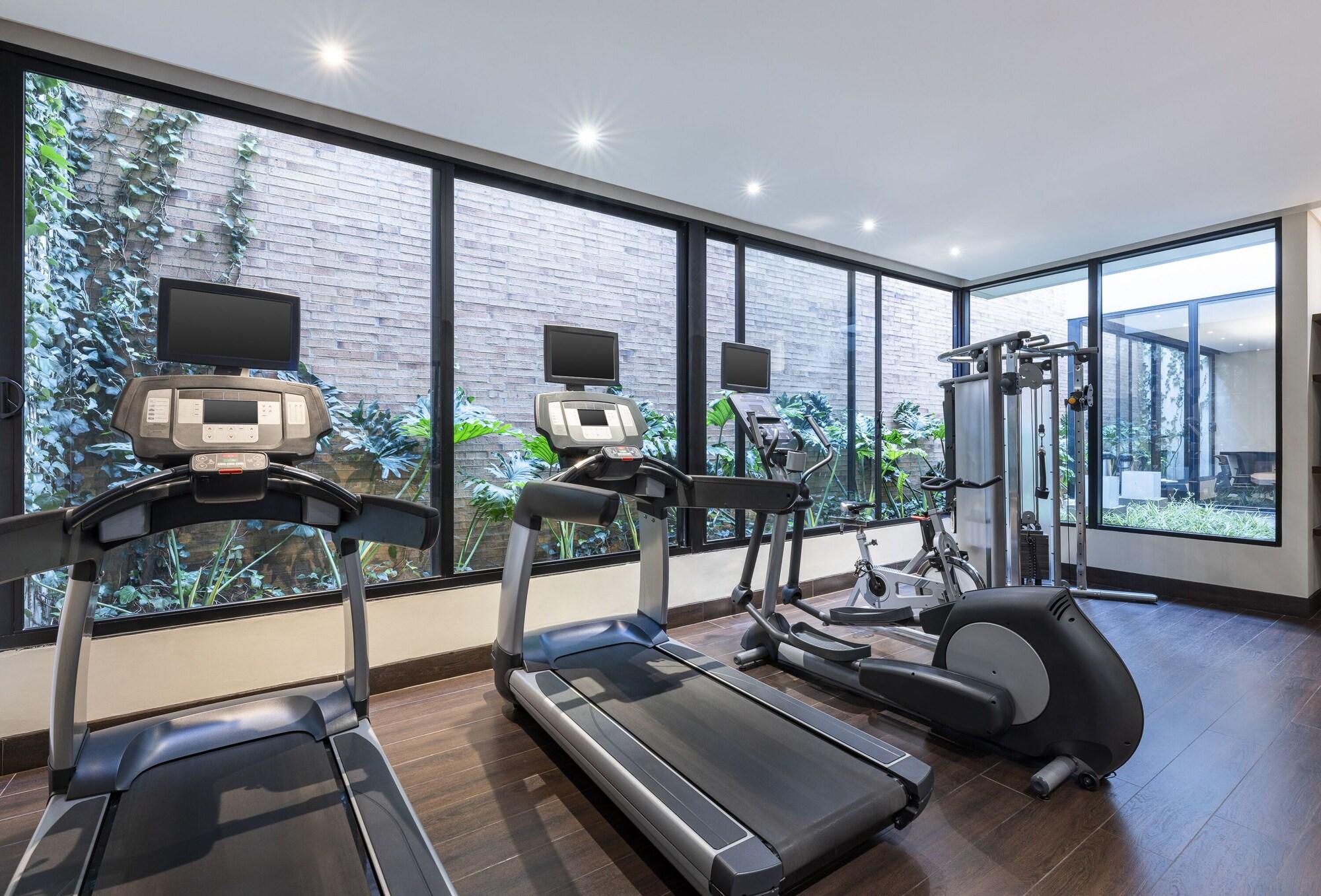 Gimnasio 93 Luxury Suites & Residences
