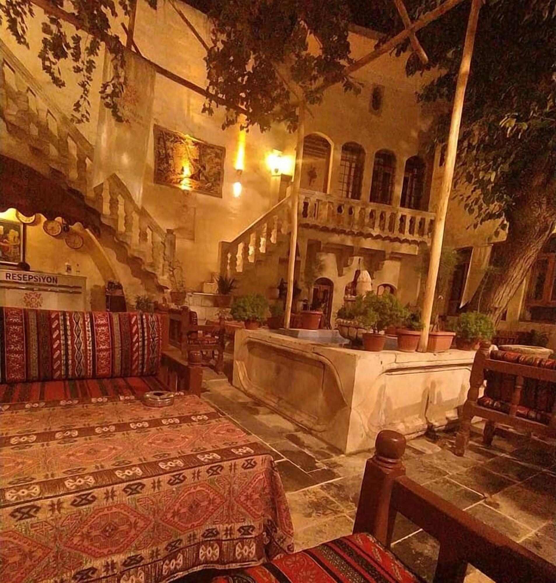 Vista Exterior Sark Ciragan Konak