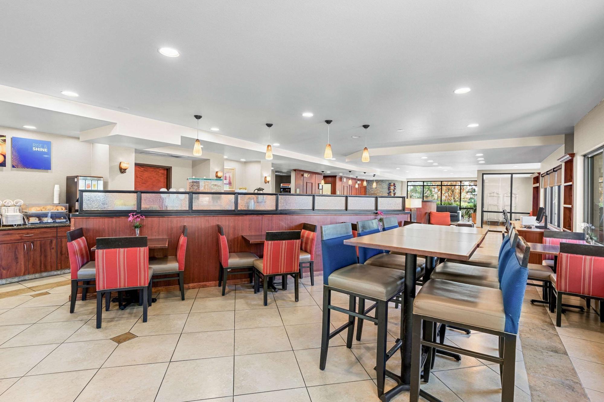 Restaurant Comfort Suites Vacaville-Napa Valley Area