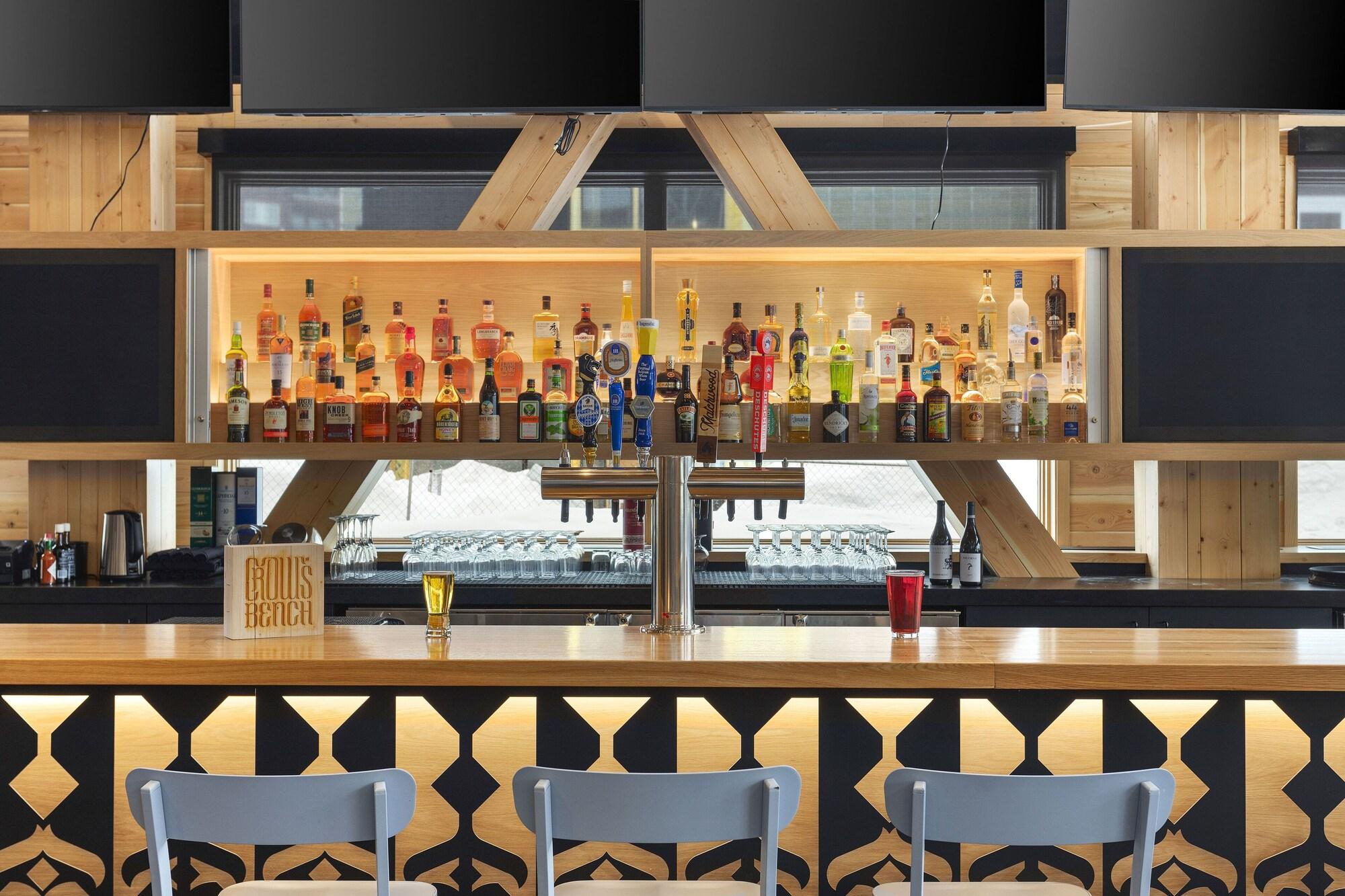 Bar/Salón Humbird