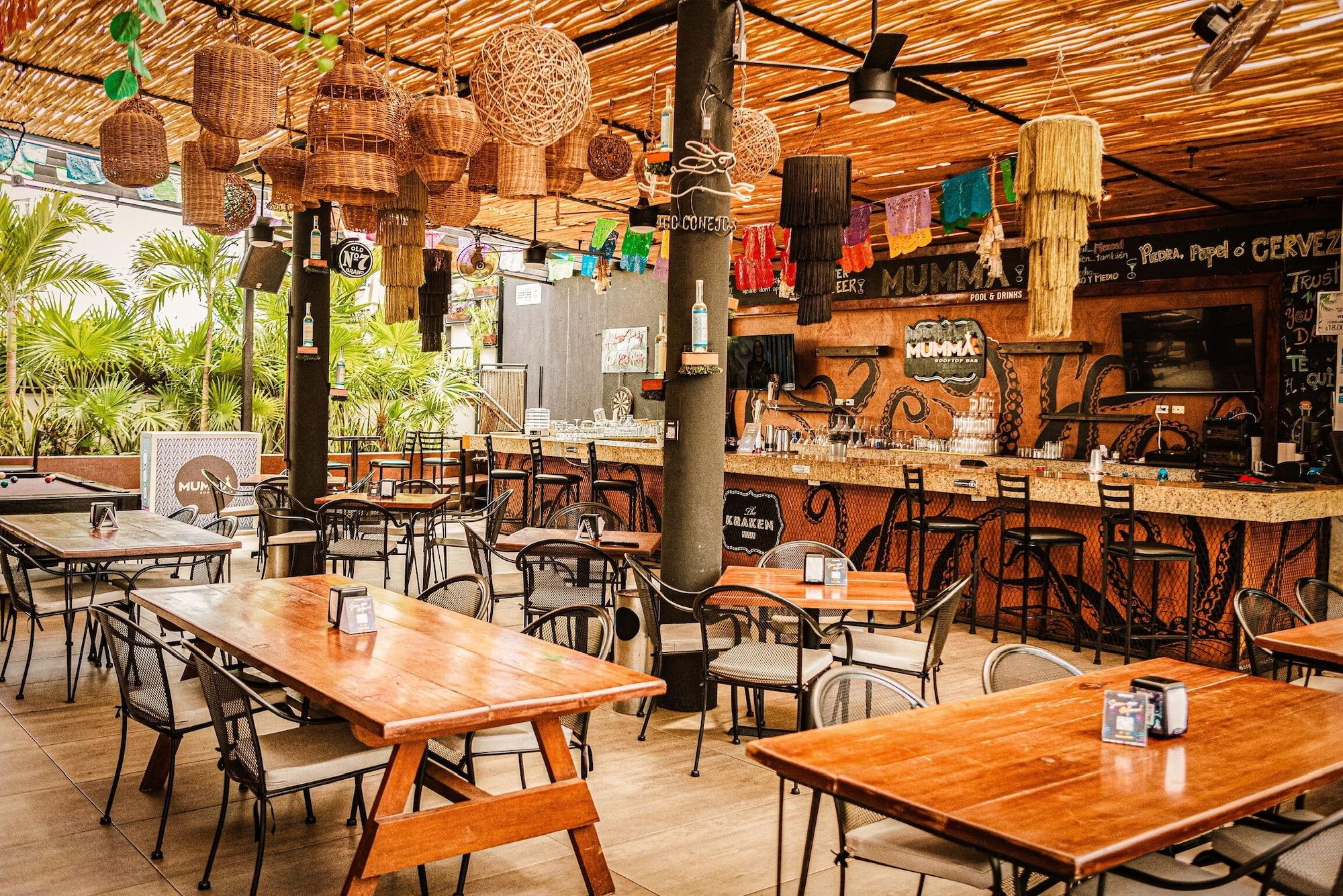 Restaurant Nomads Hotel & Rooftop pool