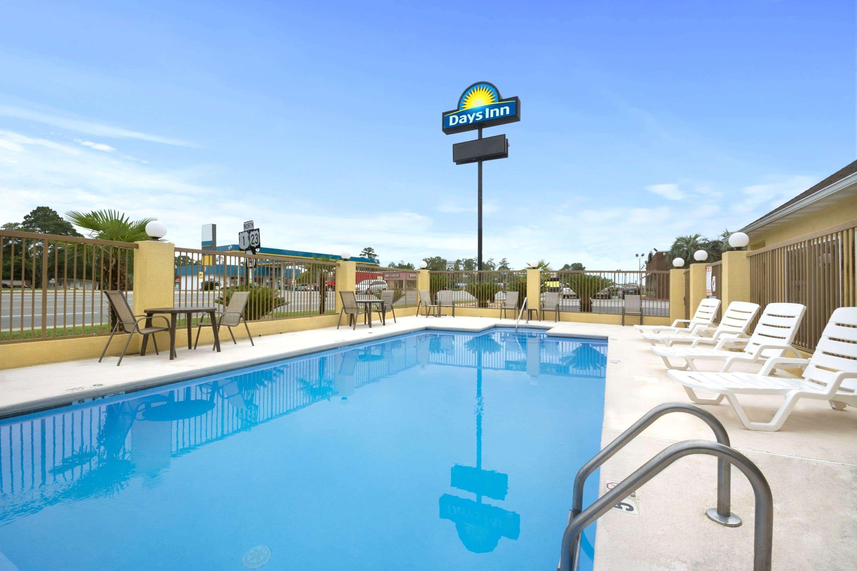 Vista Piscina Days Inn by Wyndham Alma