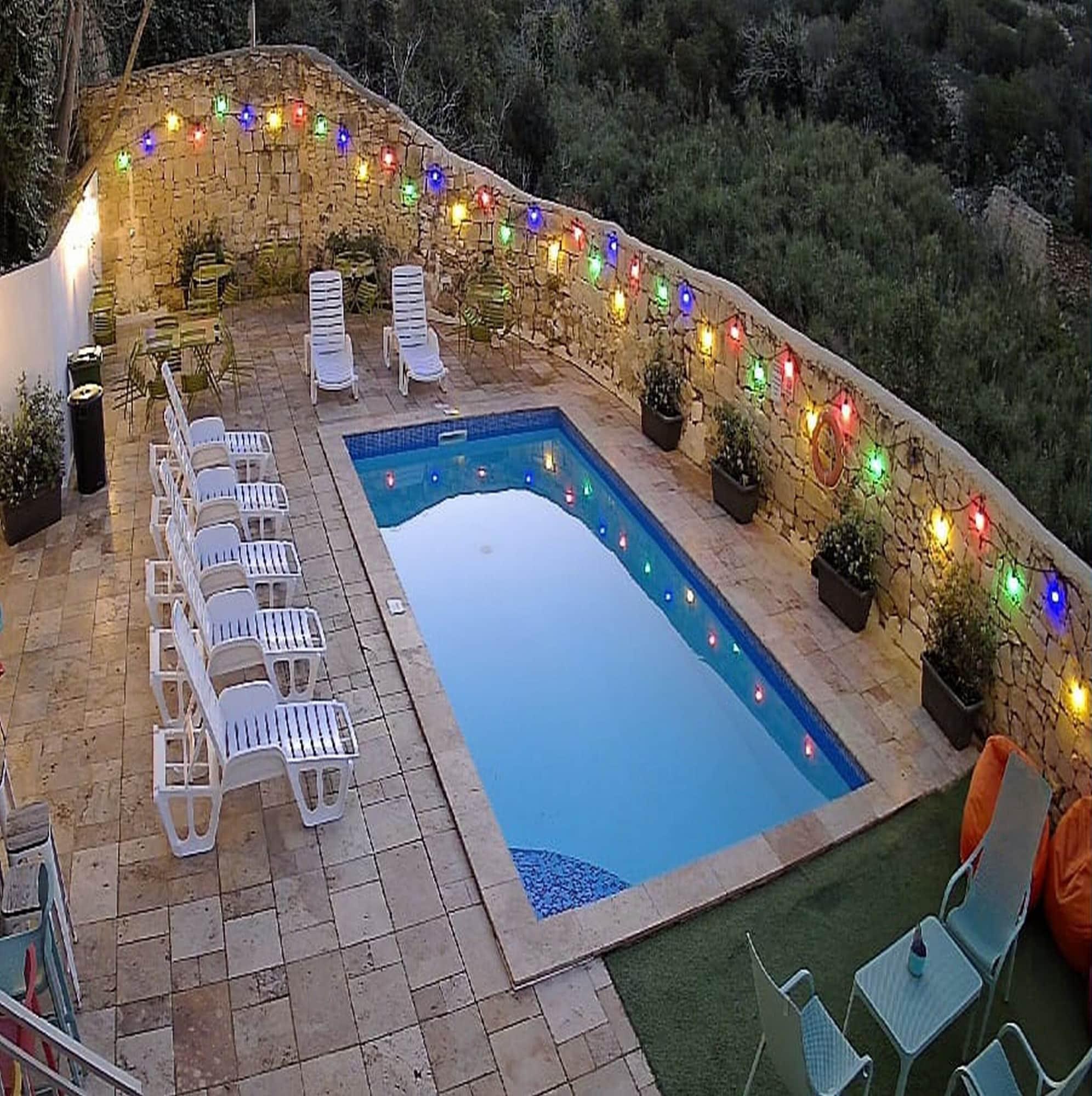 Varios Follow the Sun Boutique Hostel - Pool, Breakfast & Sea Views