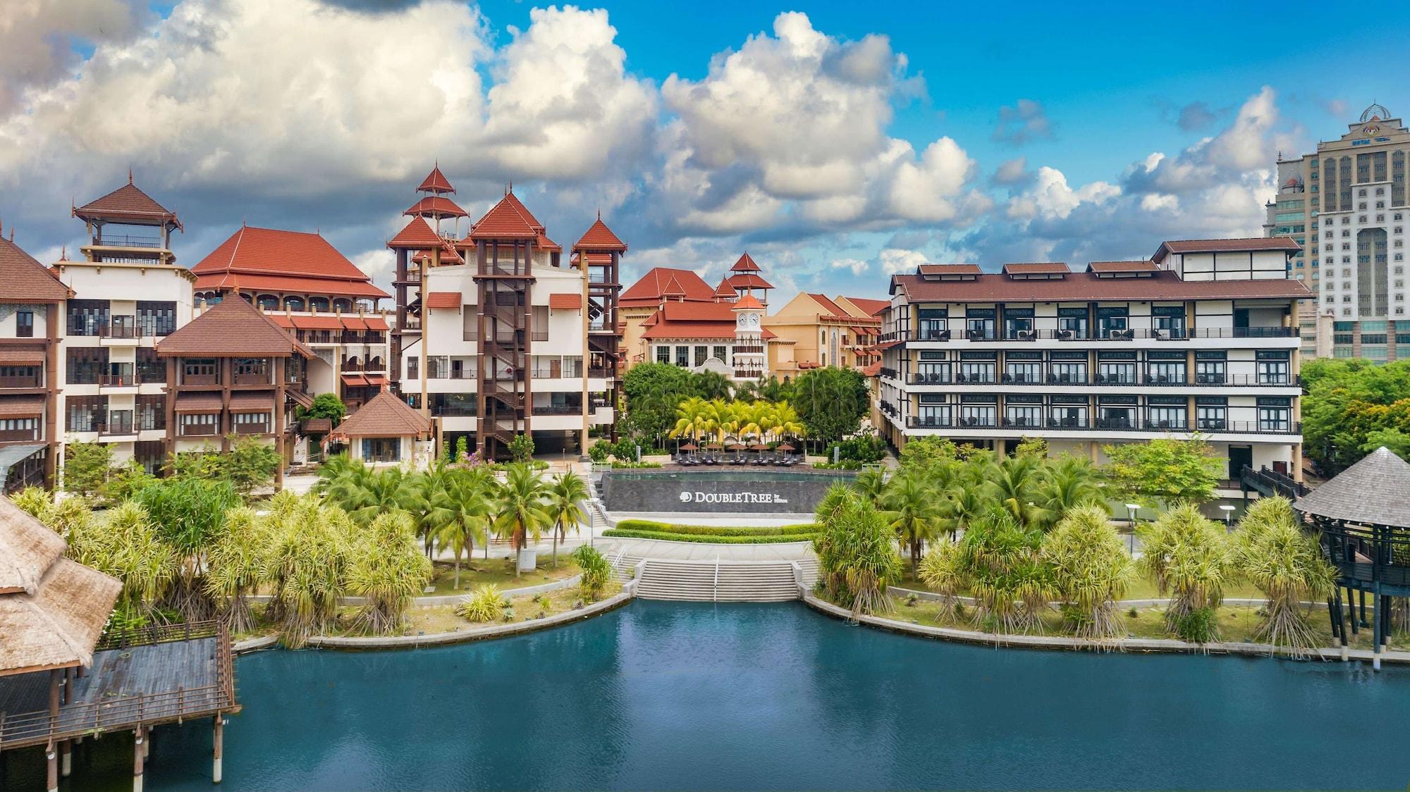 Vista Exterior DoubleTree by Hilton Putrajaya Lakeside