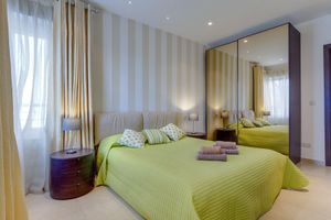 Alquiler Vacacional - Luxury Seafront Oasis in Central Sliema with Pool