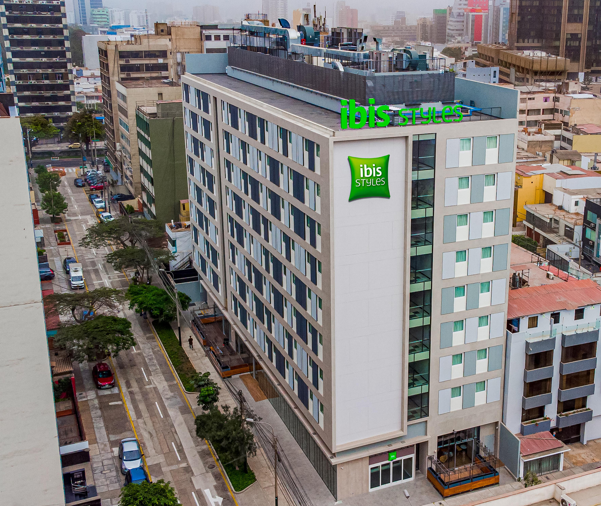 Vista Exterior ibis Styles Lima San Isidro