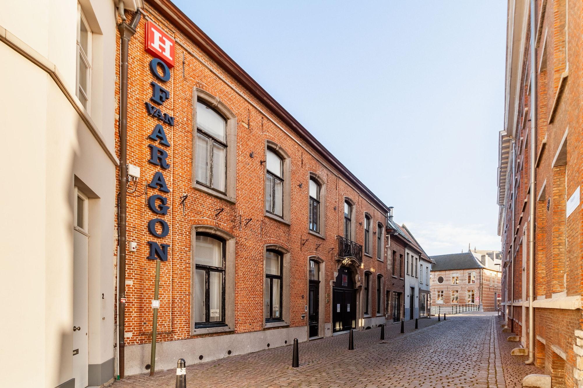 Vista Exterior Hof van Aragon