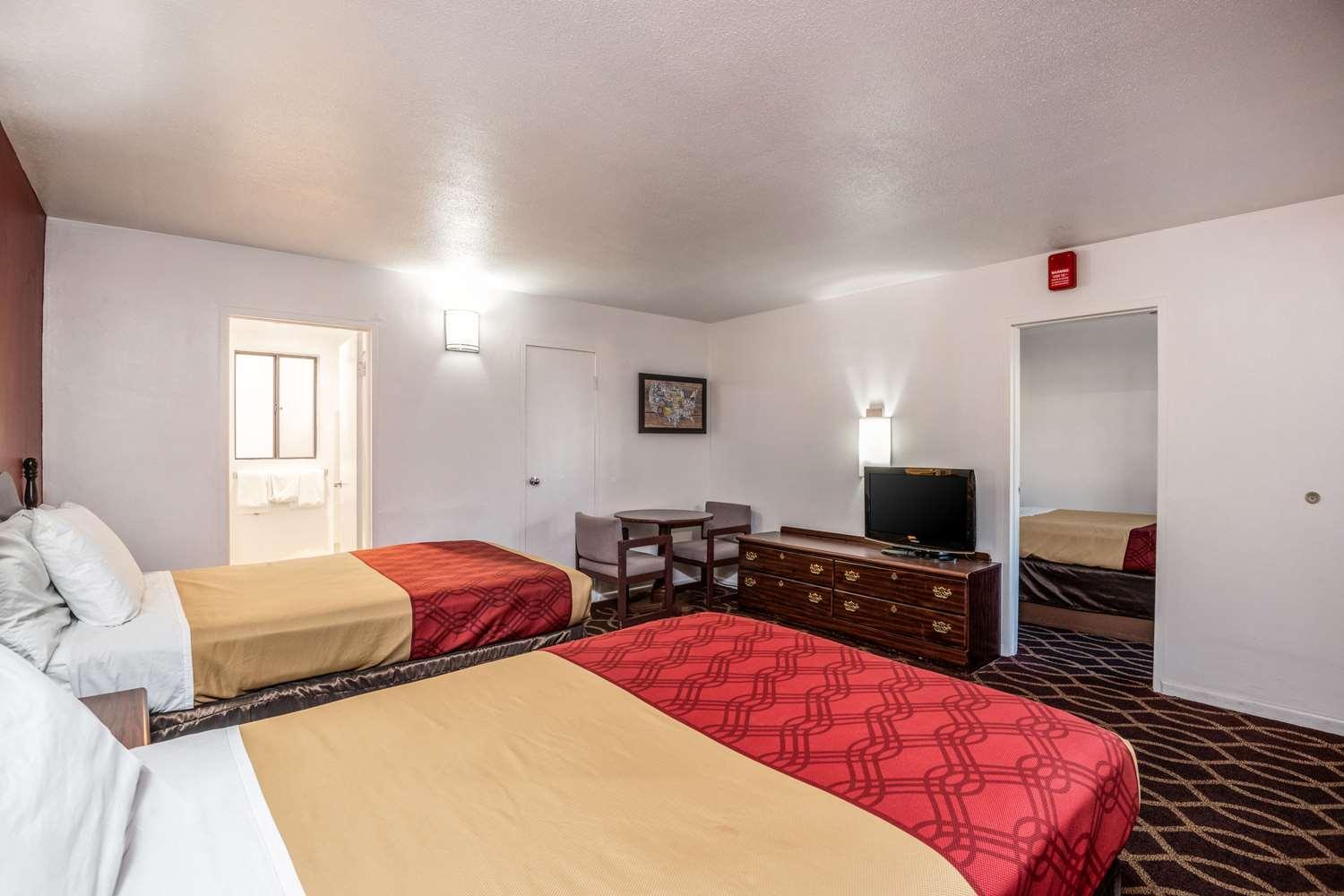 Habitación Econo Lodge University