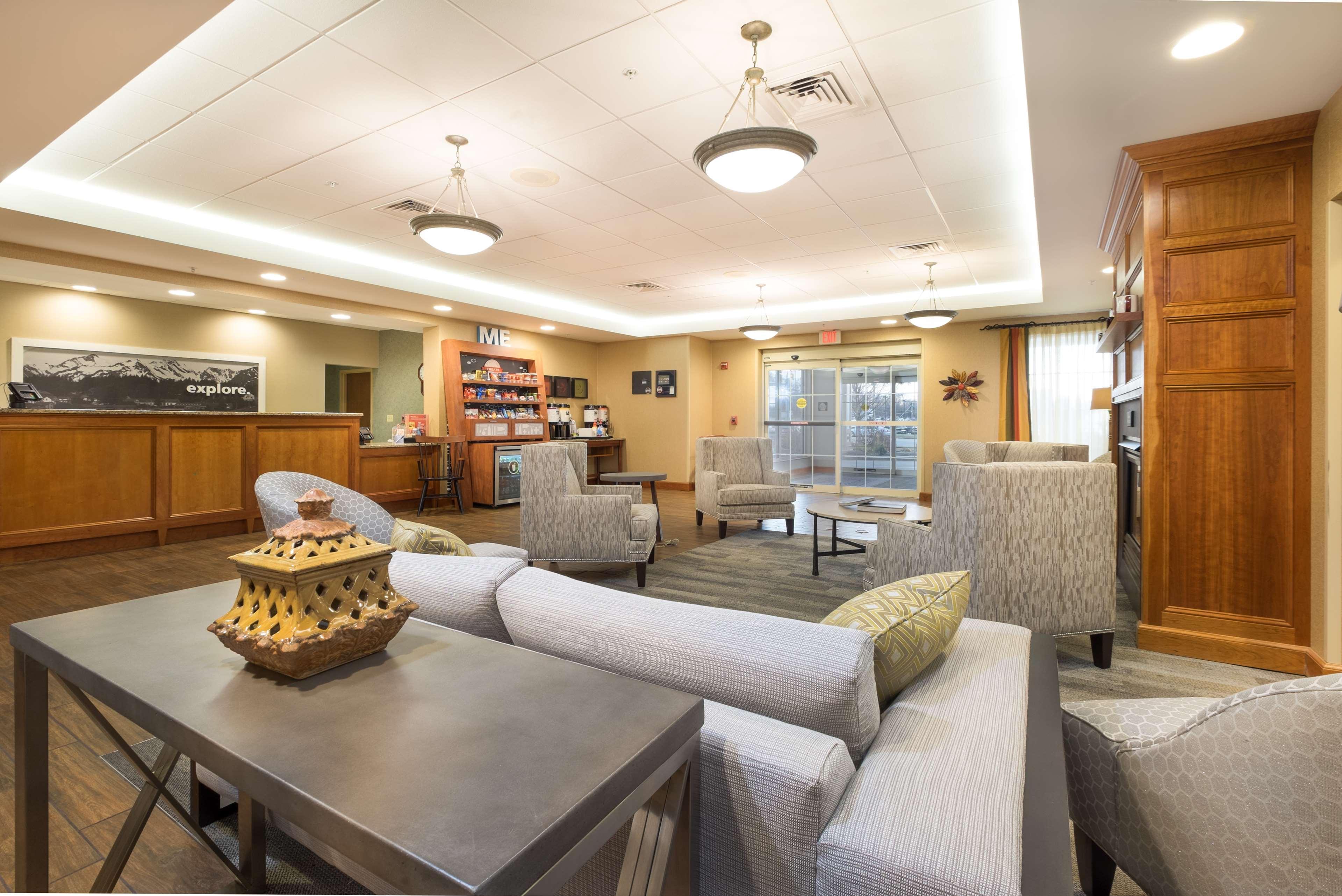 Vista Lobby Hampton Inn Waterville