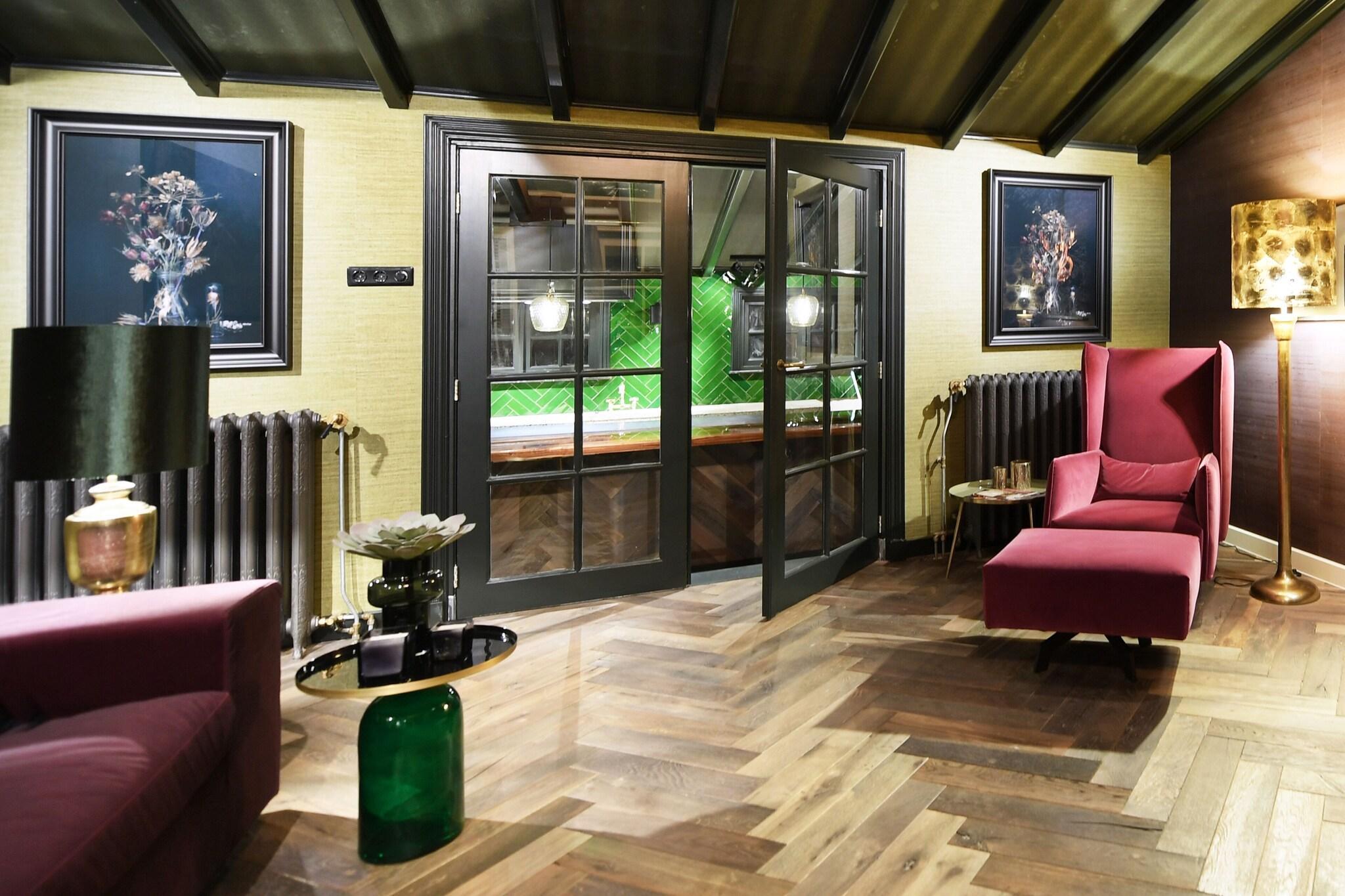 Vista Lobby Hotel Suites Wilma J