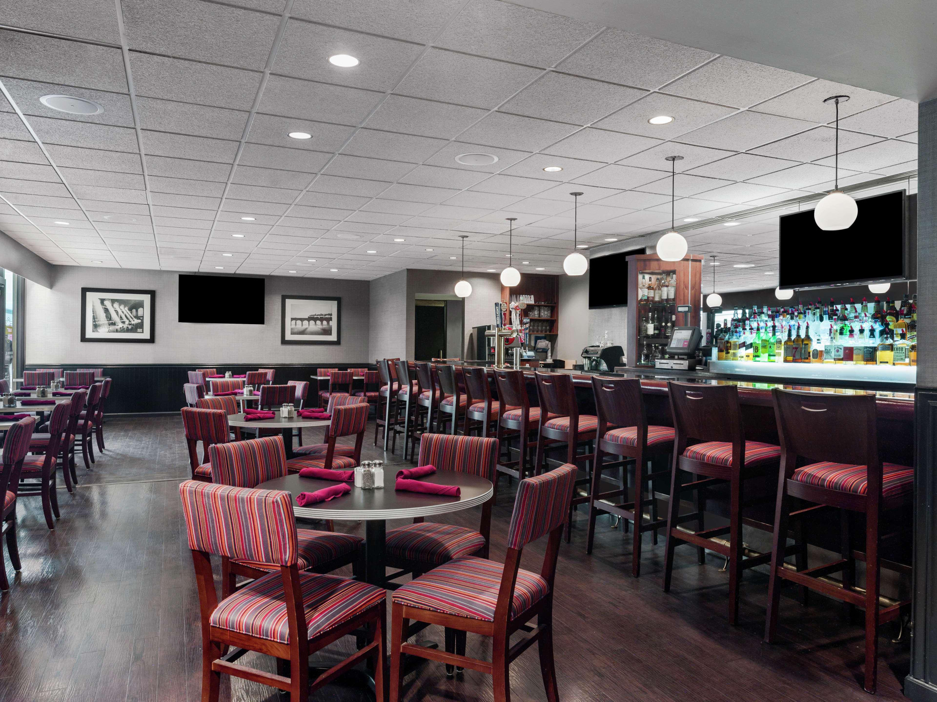Bar/Salón DoubleTree by Hilton Newark Penn Station