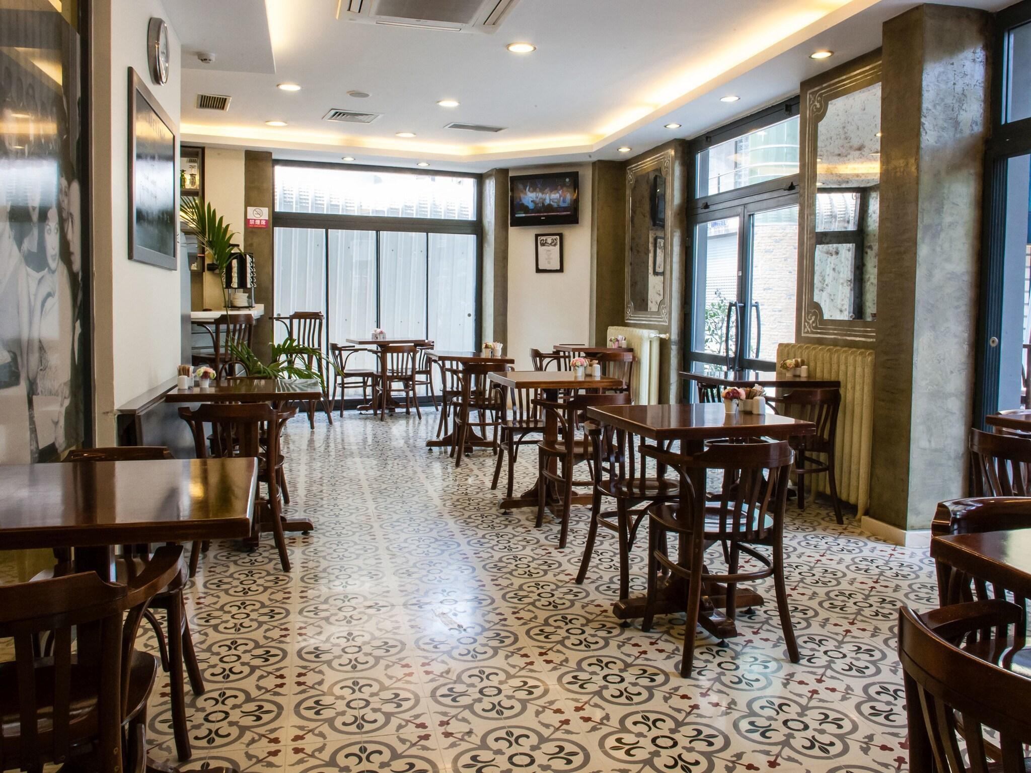 Bar/Salón Hotellino