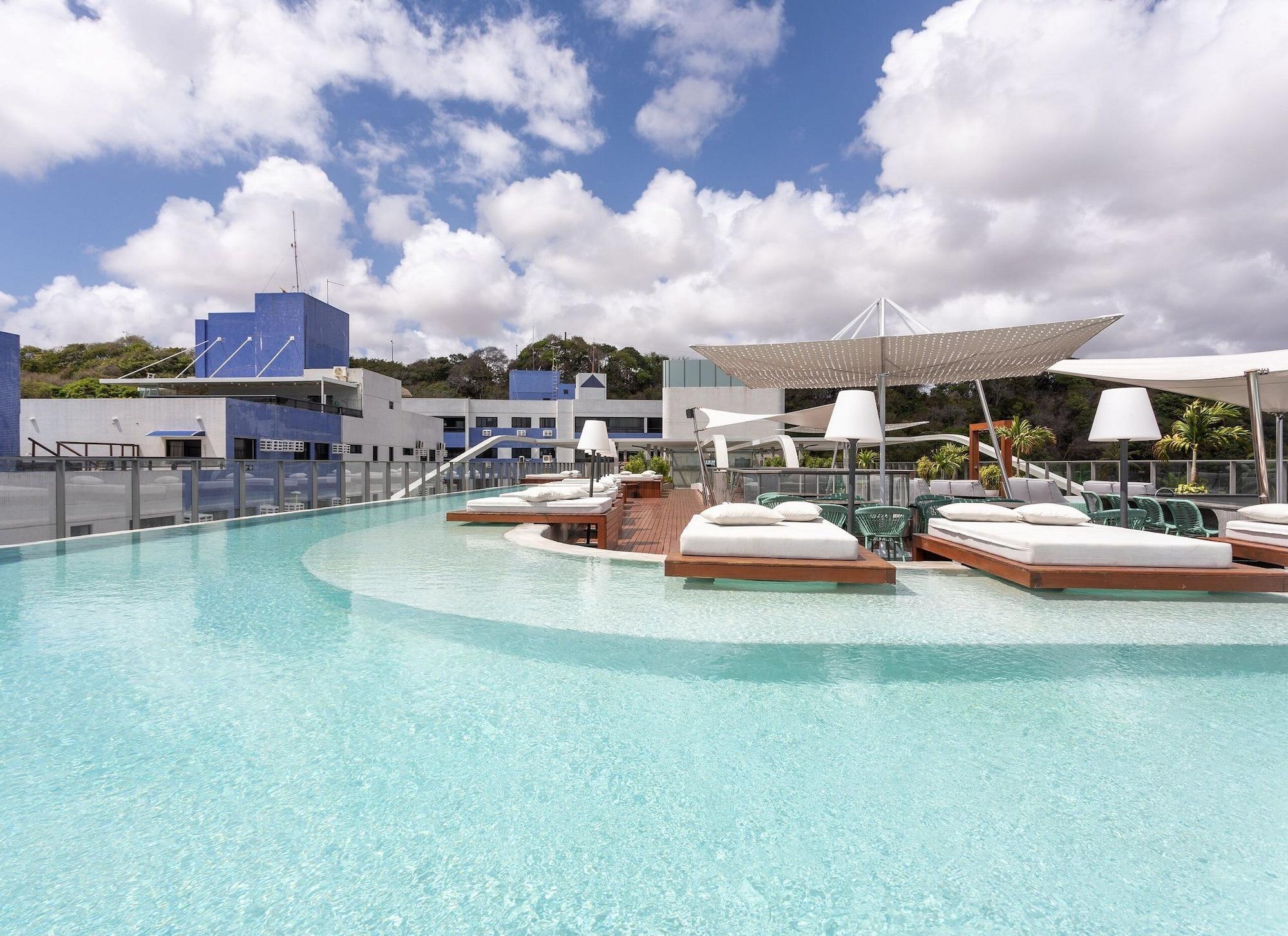 Vista Piscina Setai Yacht By Day by Day