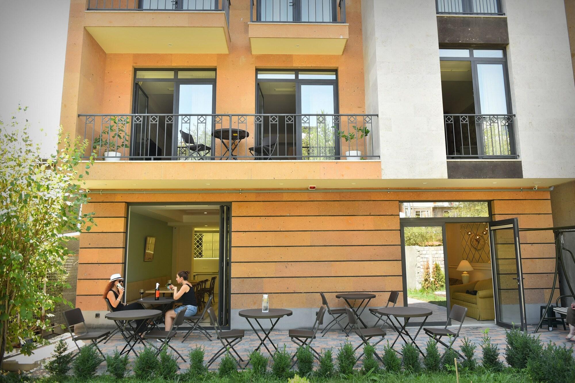 Vista Exterior Avenue 30 Hotel