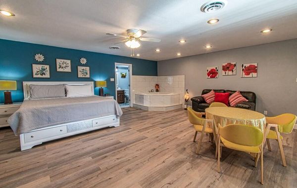 Amazing Huge House with Pool and Hot Tub near The Strip and Convention Center! - Hoteles con jacuzzi en Las Vegas, Nevada