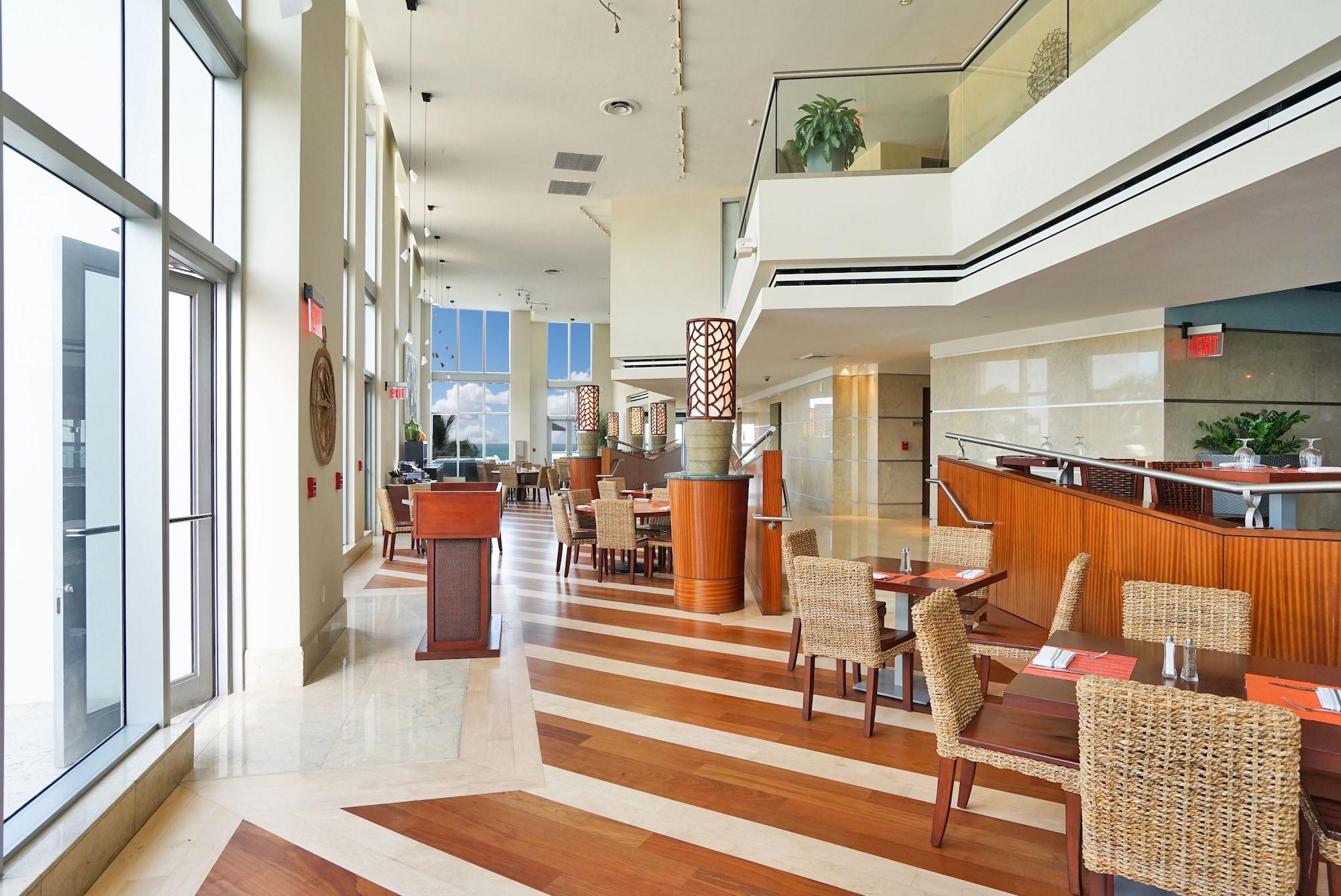 Restaurant Marenas Beach Resort by FMM