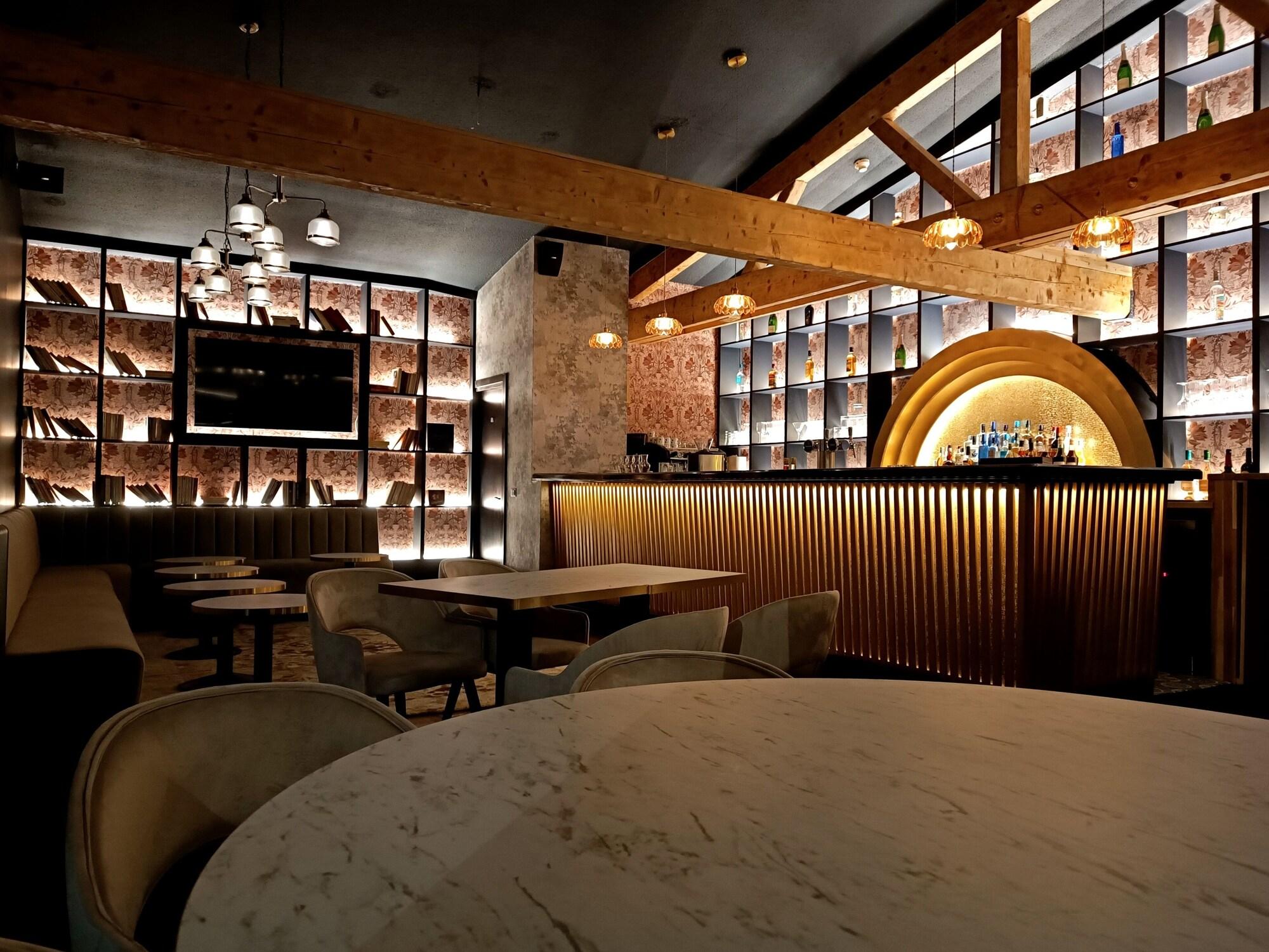 Bar/Salón hotel Turan