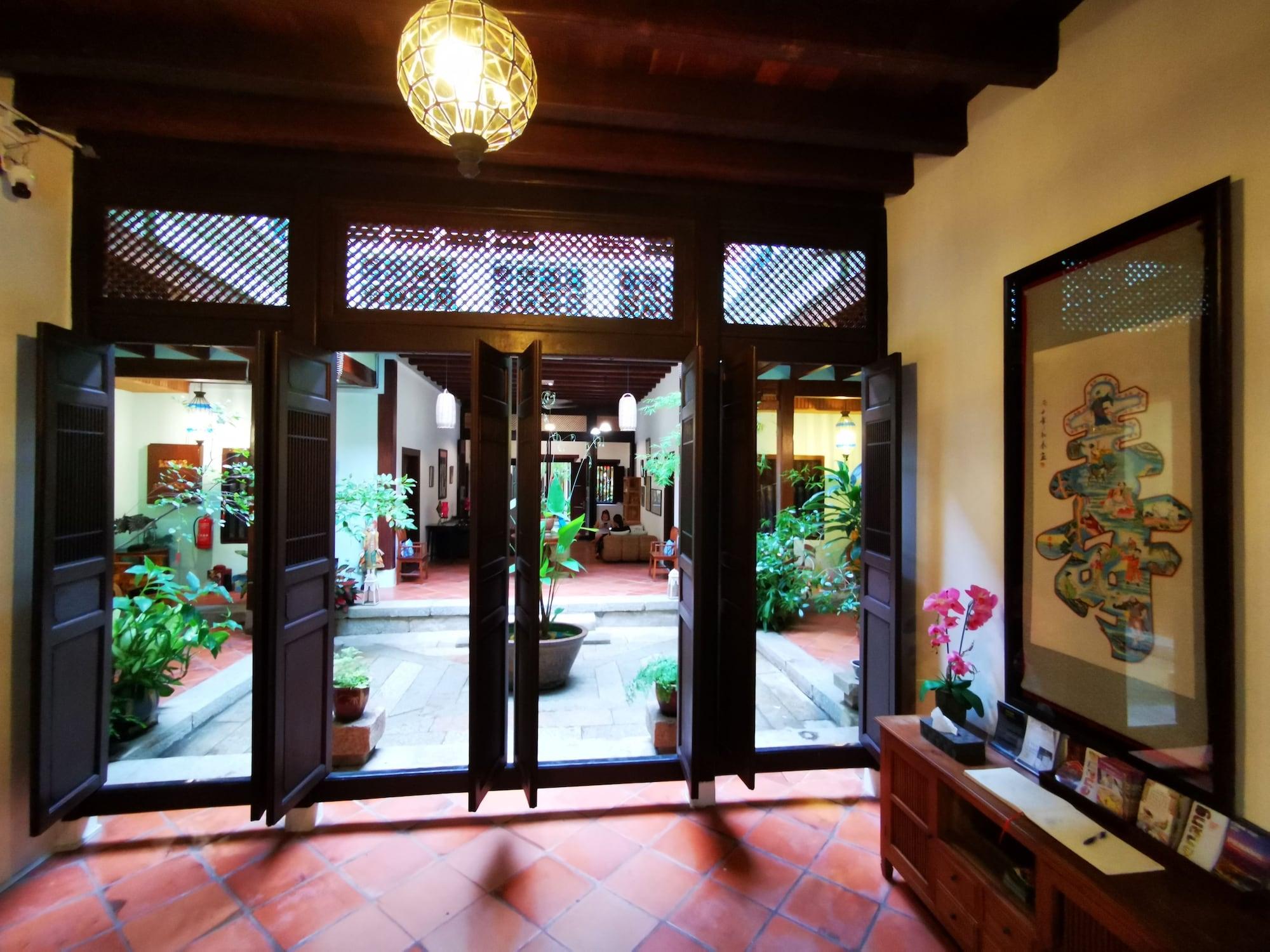 Vista Lobby East Indies Mansion