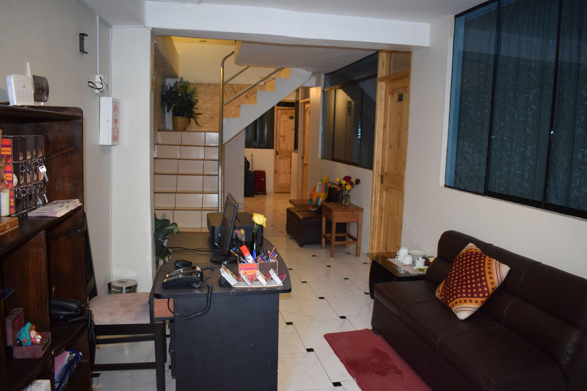Vista Lobby Ruinas View