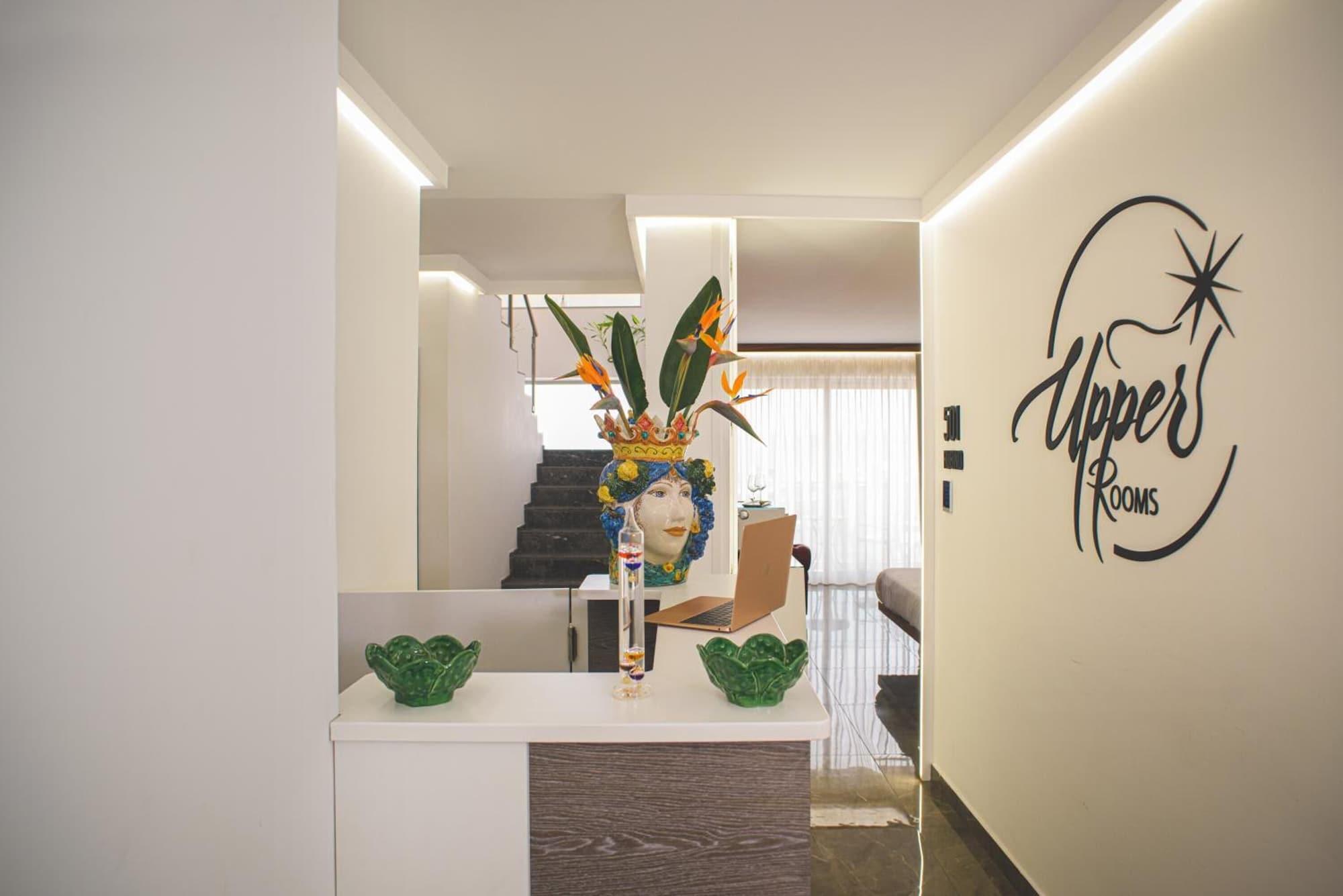 Vista Lobby Upper Rooms
