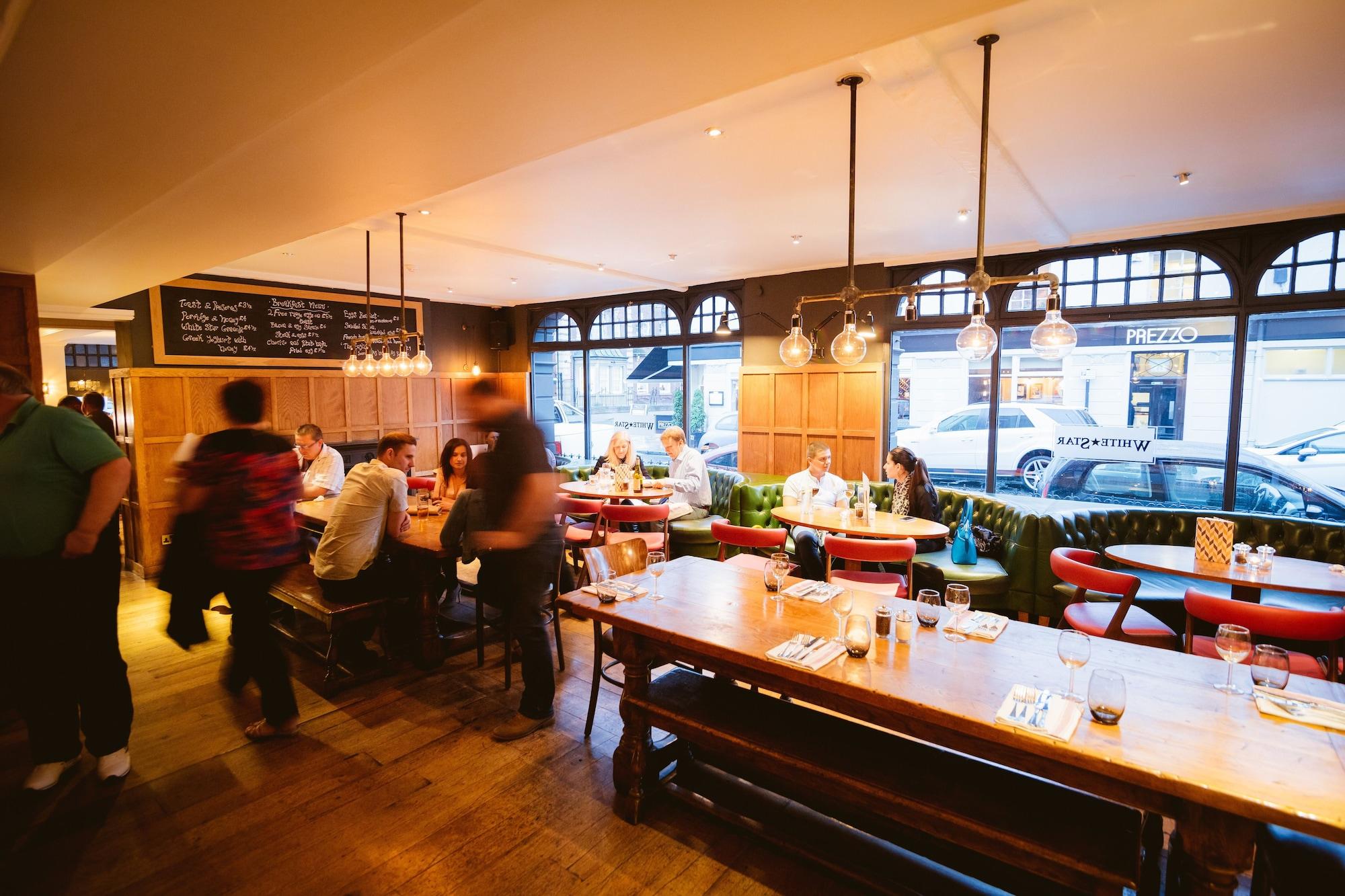 Bar/Salón The White Star Tavern