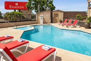 Alojamiento - Ramada by Wyndham Albuquerque Airport